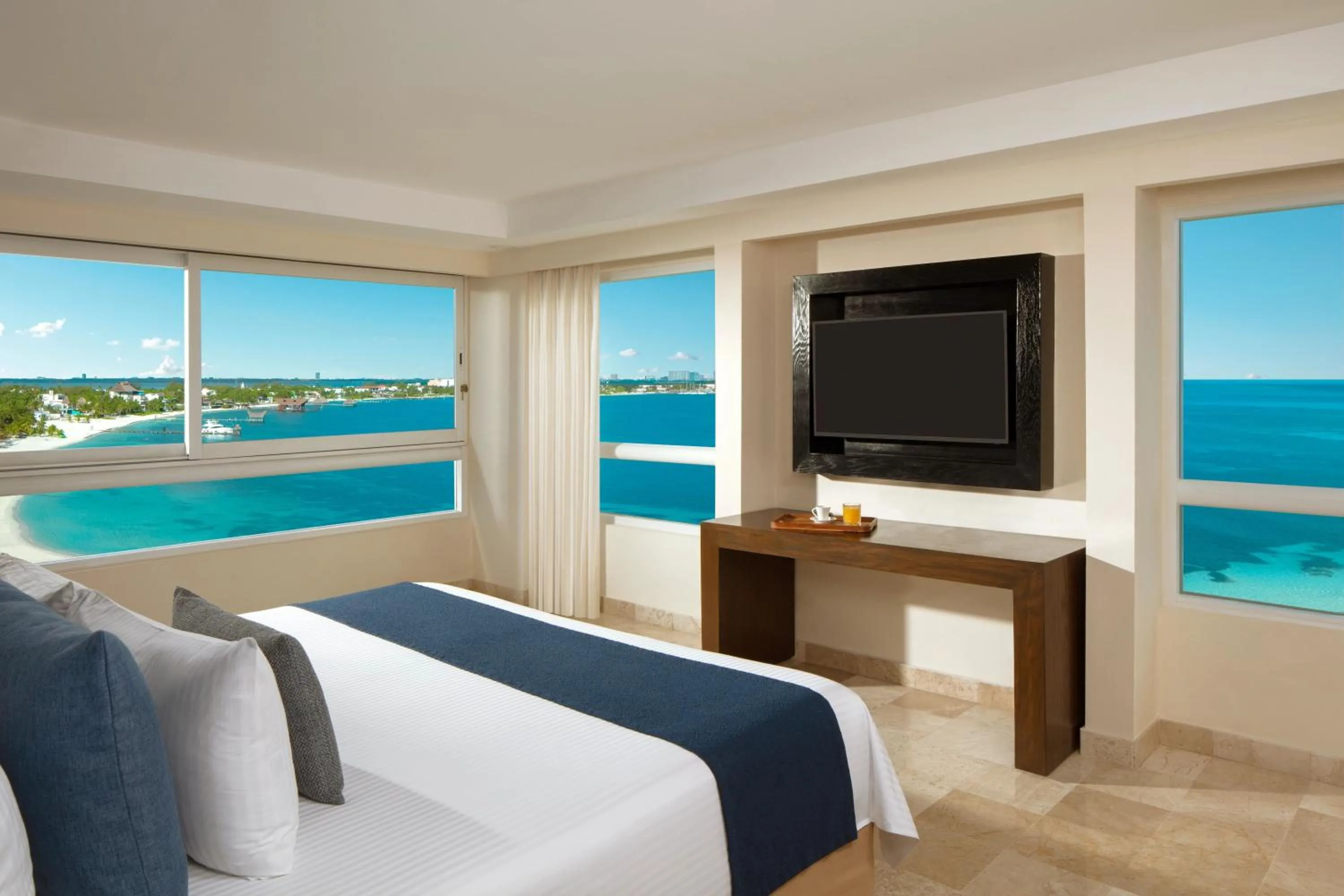 Bedroom, Bed in Dreams Sands Cancun Resort & Spa