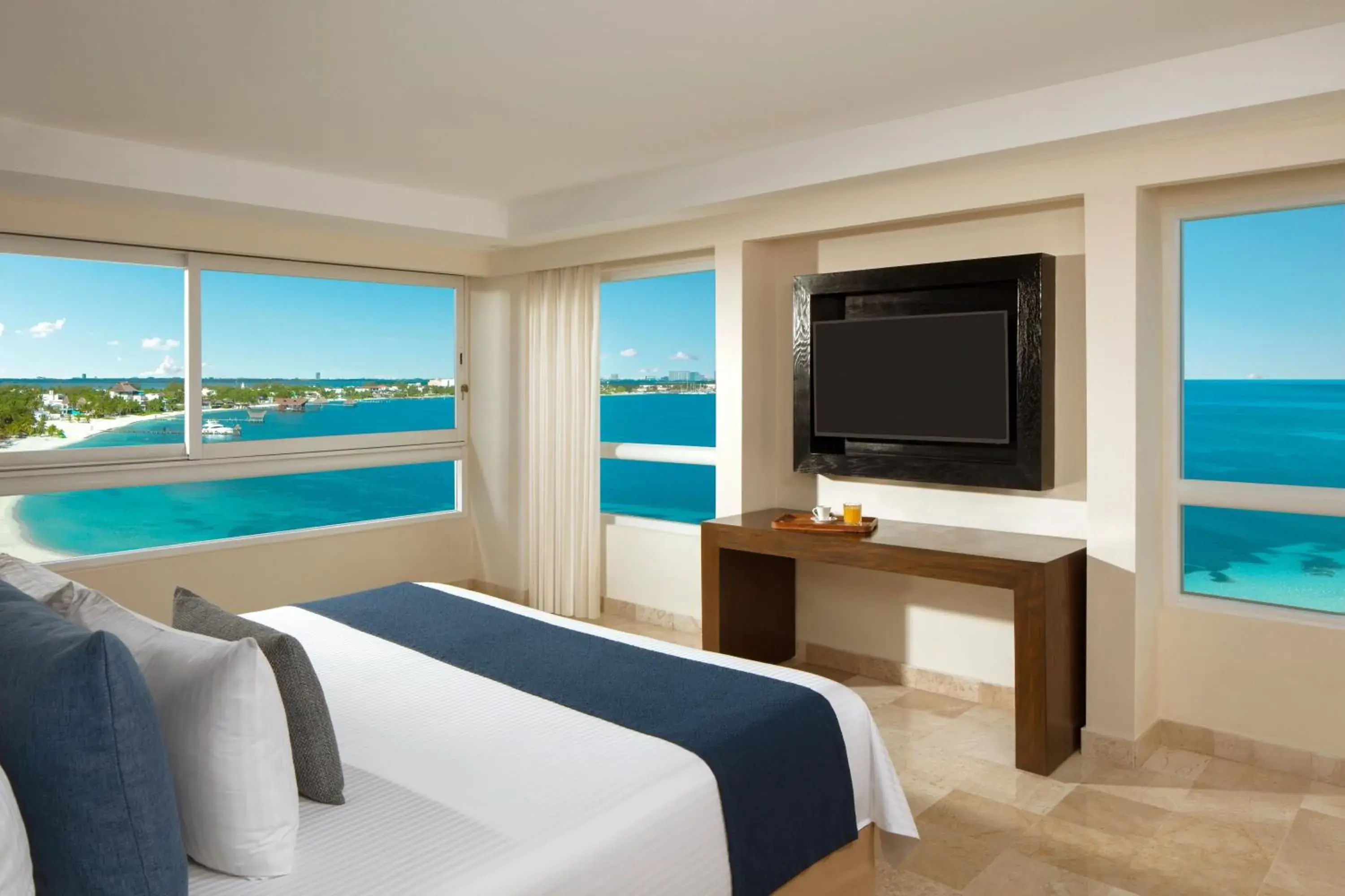 Preferred Club Master Suite in Dreams Sands Cancun Resort & Spa Preferred Club Master Suite in Dreams Sands Cancun Resort & Spa