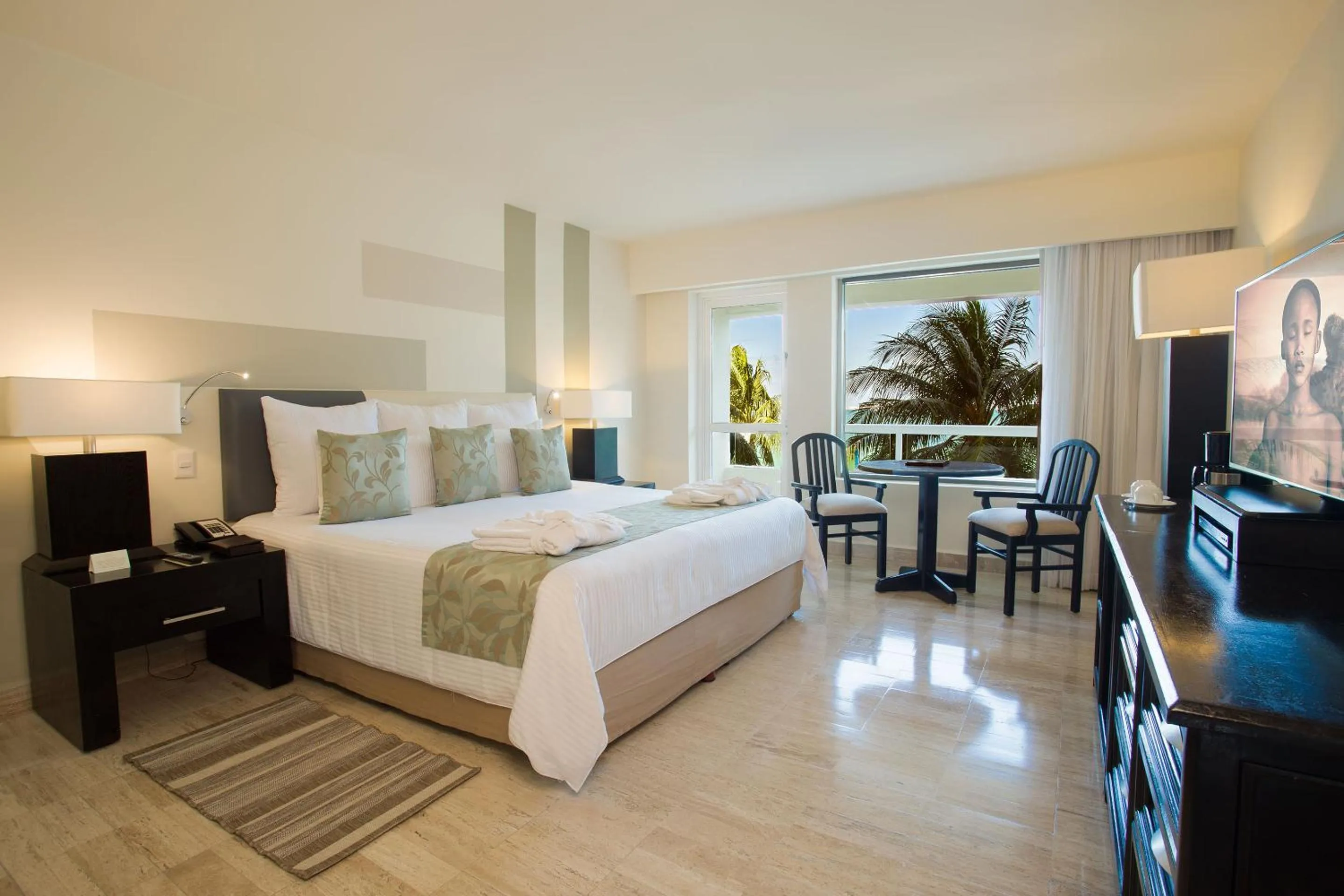 Balcony/Terrace, Bed in Dreams Sands Cancun Resort & Spa