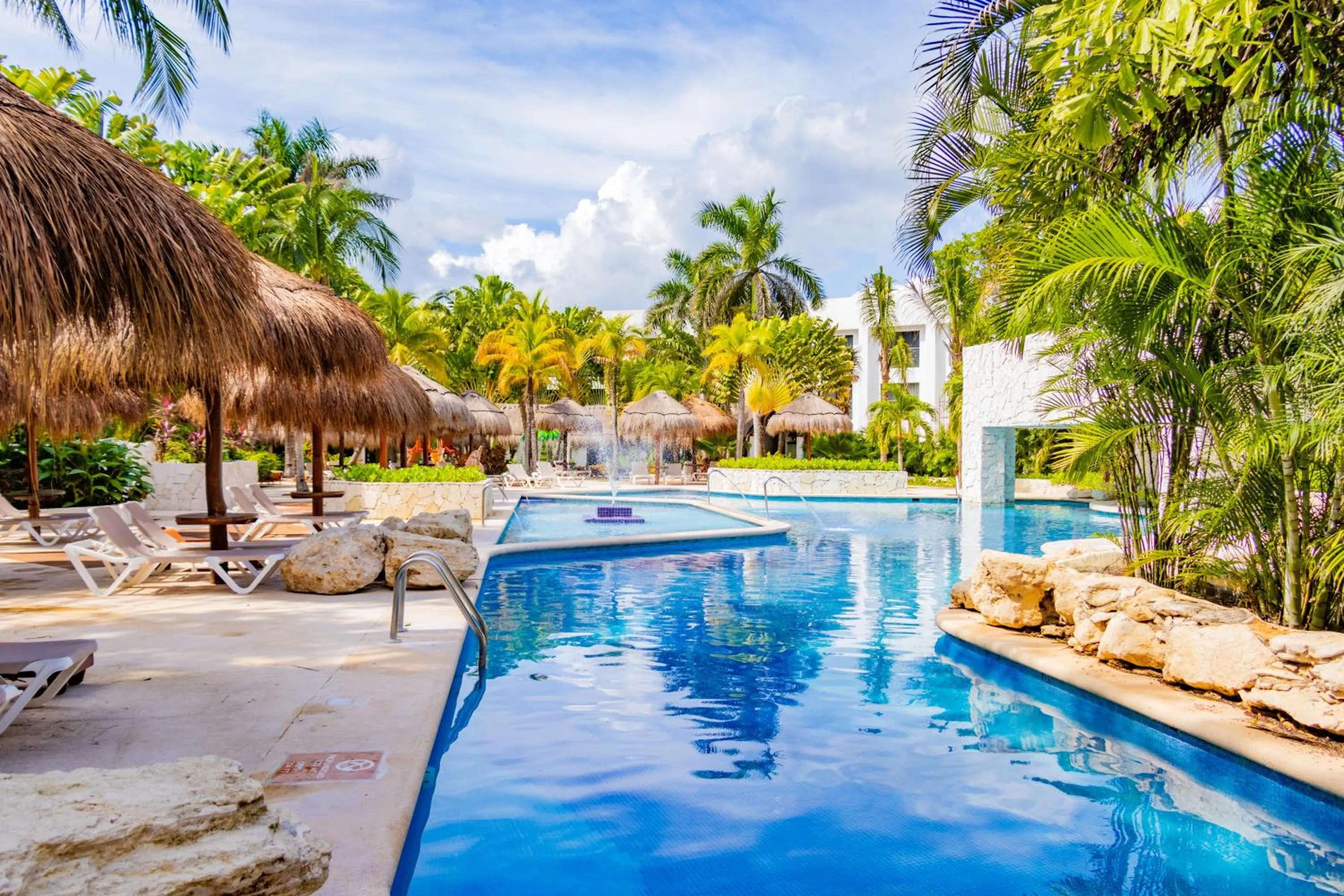 Swimming pool in Grand Oasis Tulum Riviera - All Inclusive