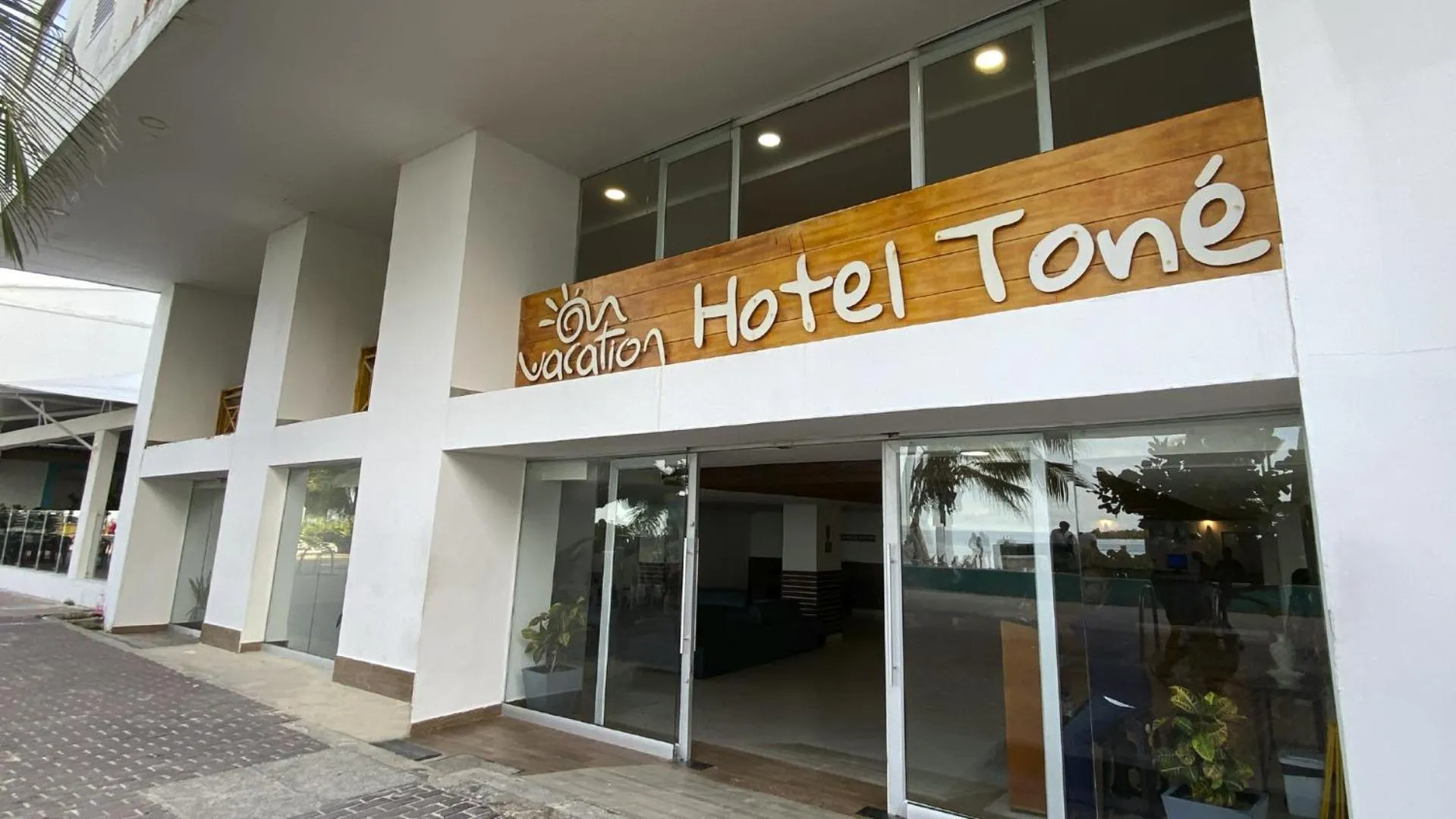 Facade/entrance in Hotel Toné by On vacation