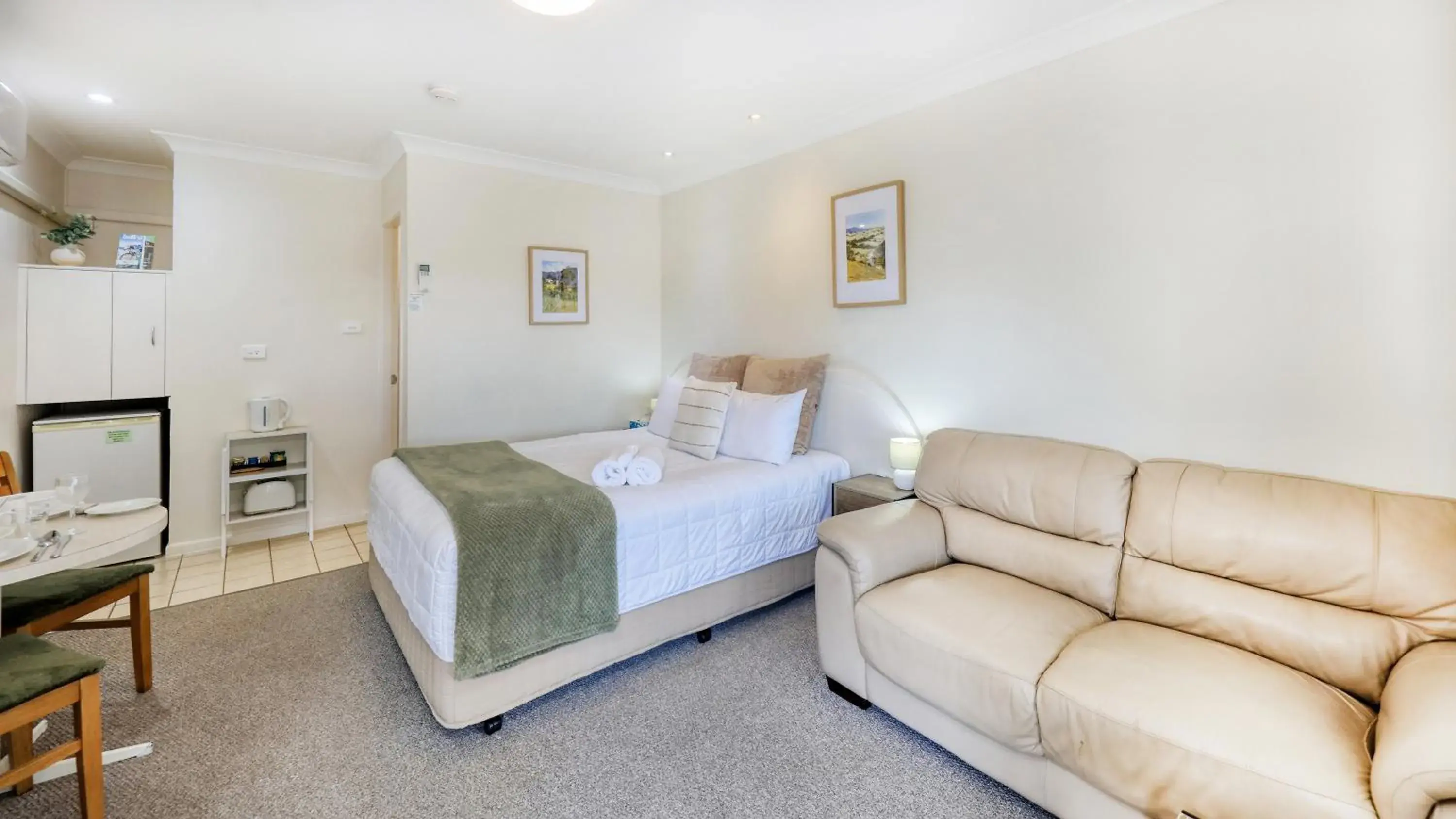 Queen Room in Alstonville Settlers Motel Queen Room in Alstonville Settlers Motel