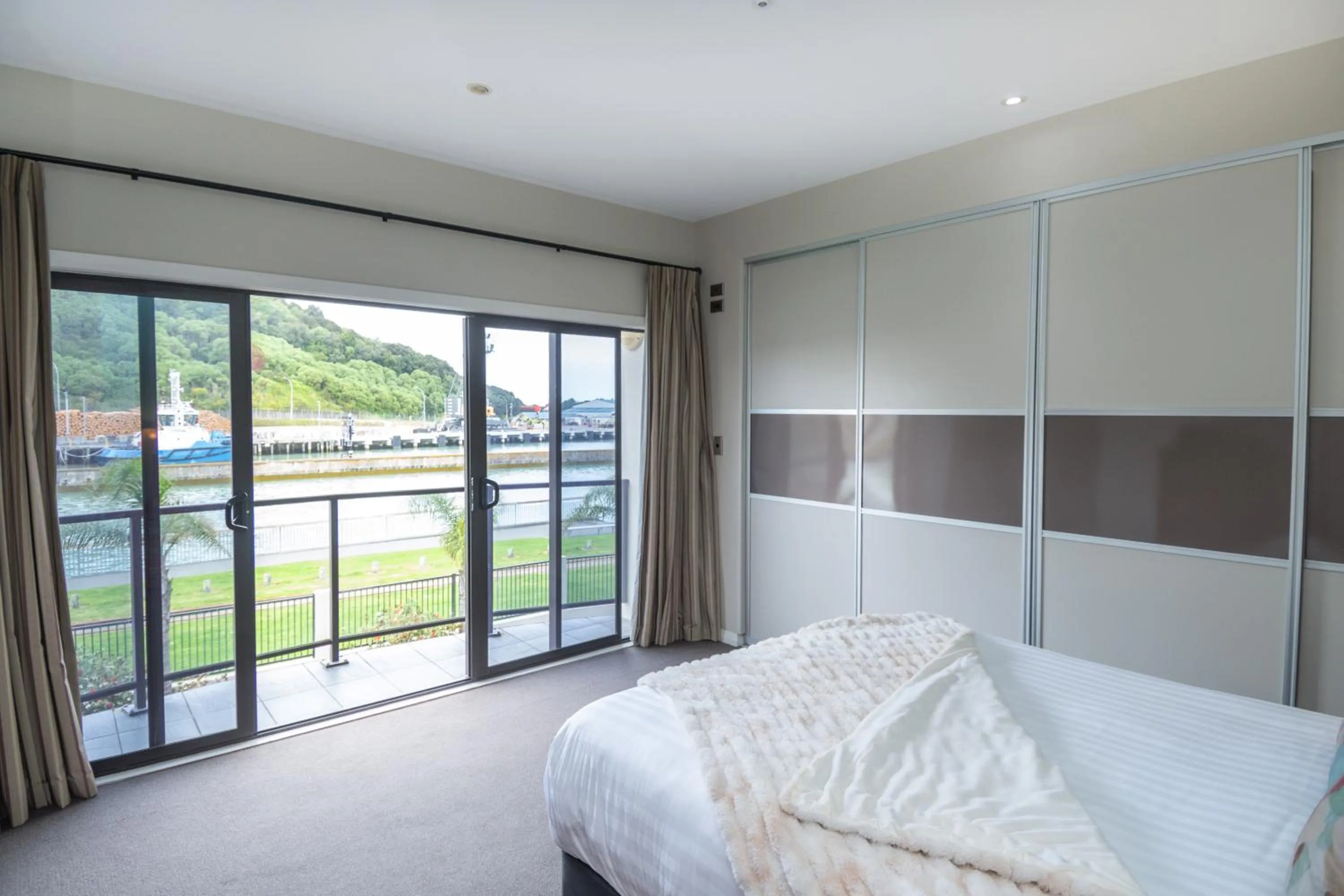 View (from property/room), Bed in Portside Hotel Gisborne