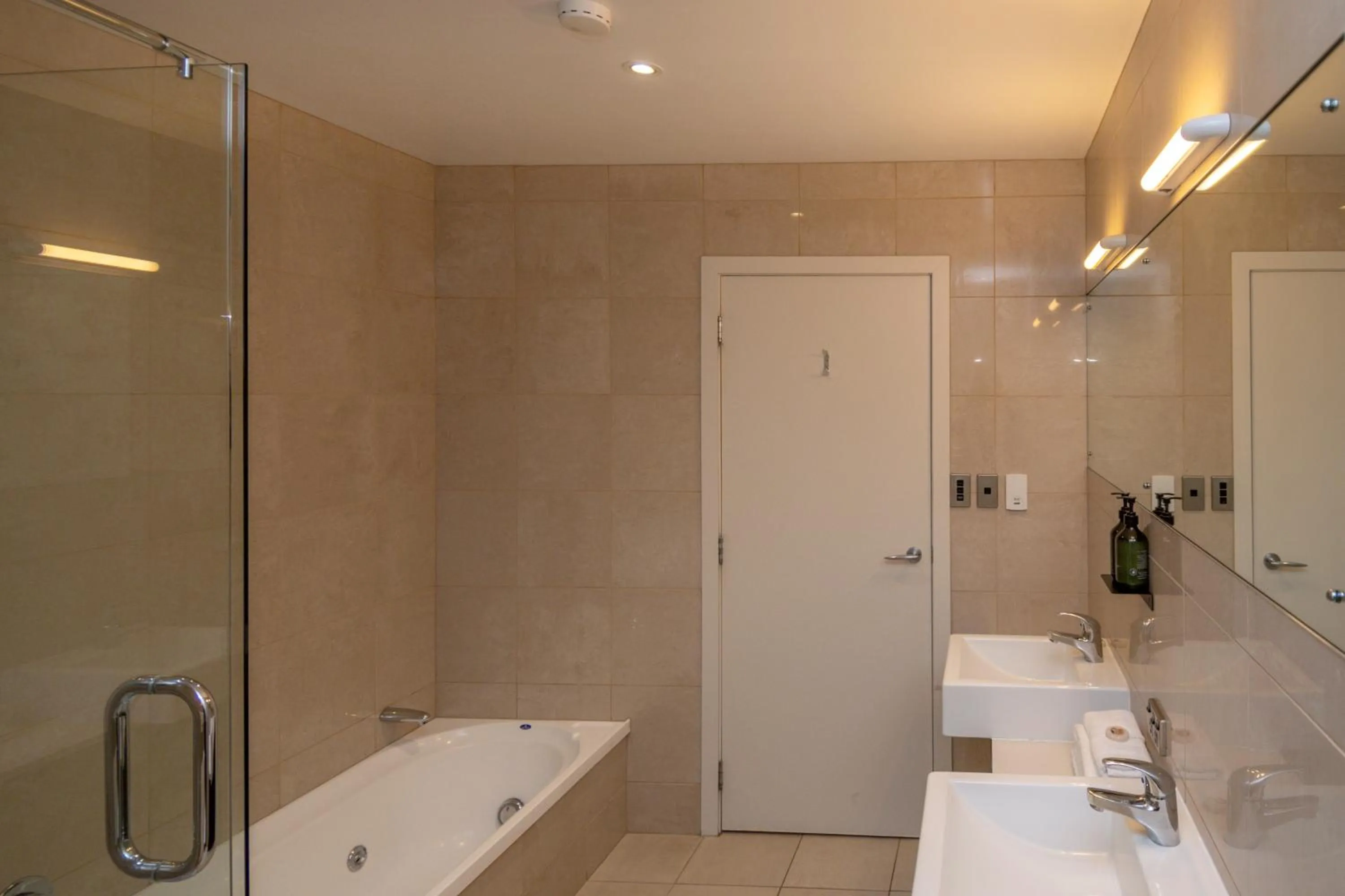 Bath in Portside Hotel Gisborne