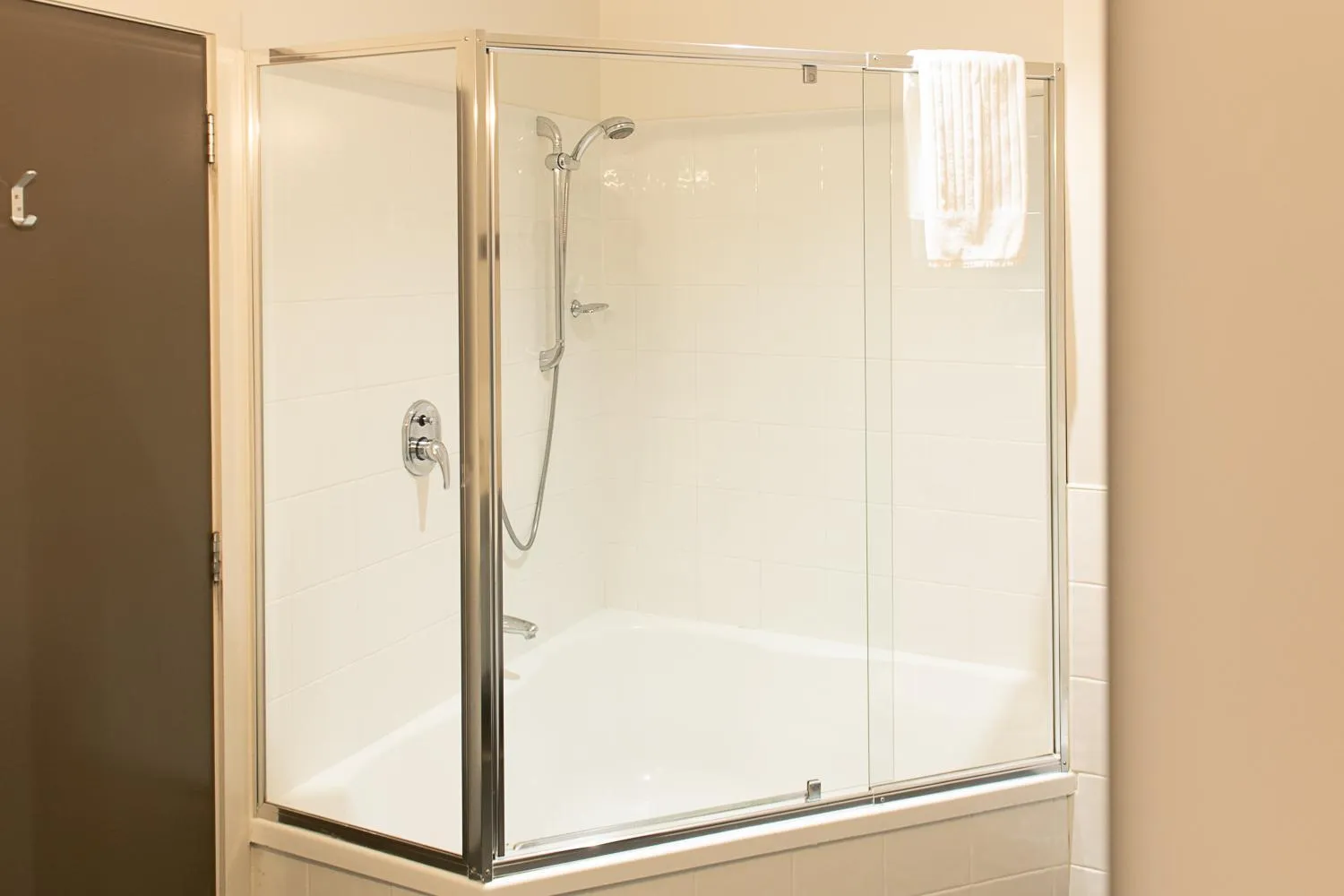 Shower in Portside Hotel Gisborne