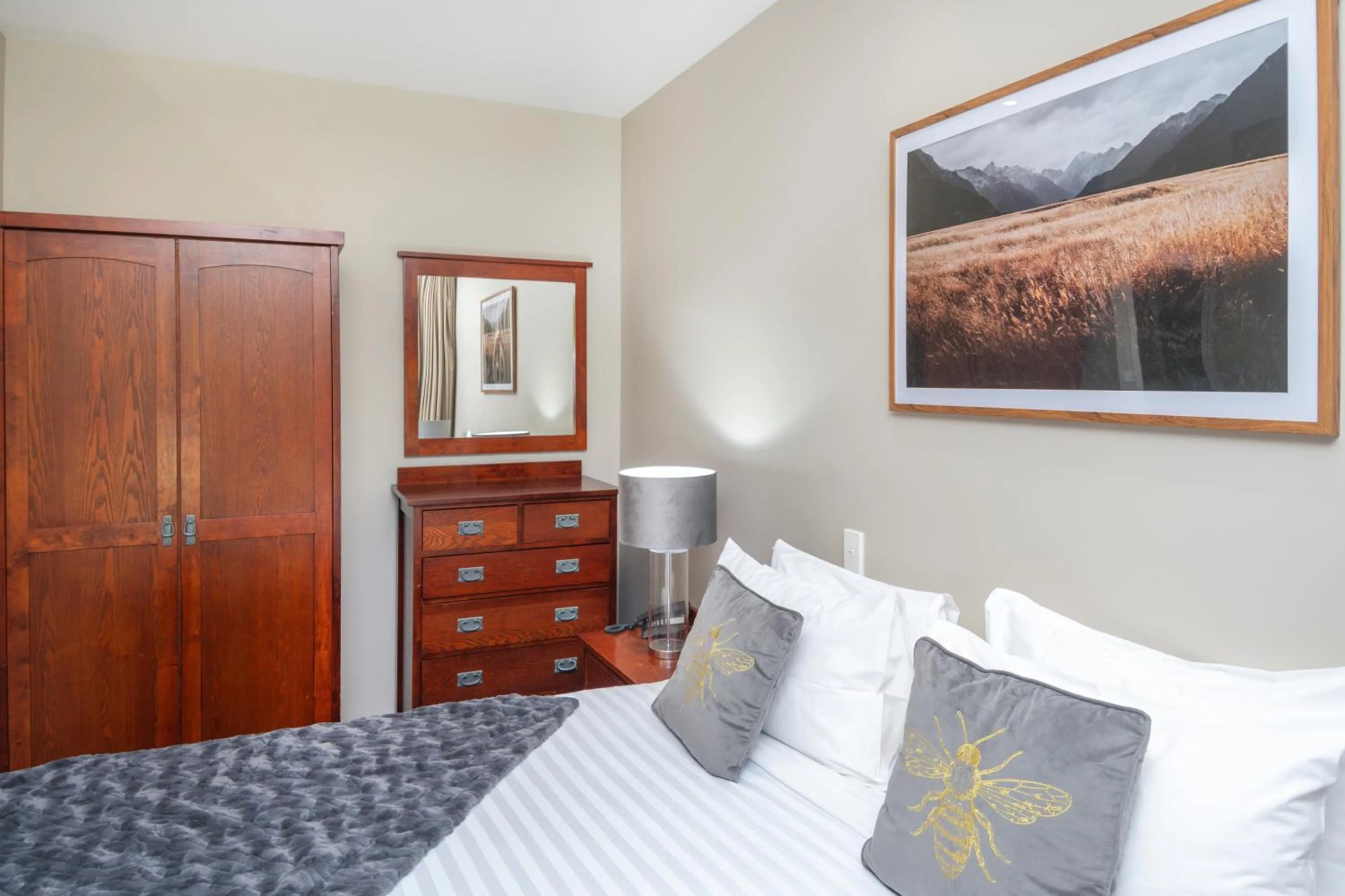 wardrobe, Bed in Portside Hotel Gisborne