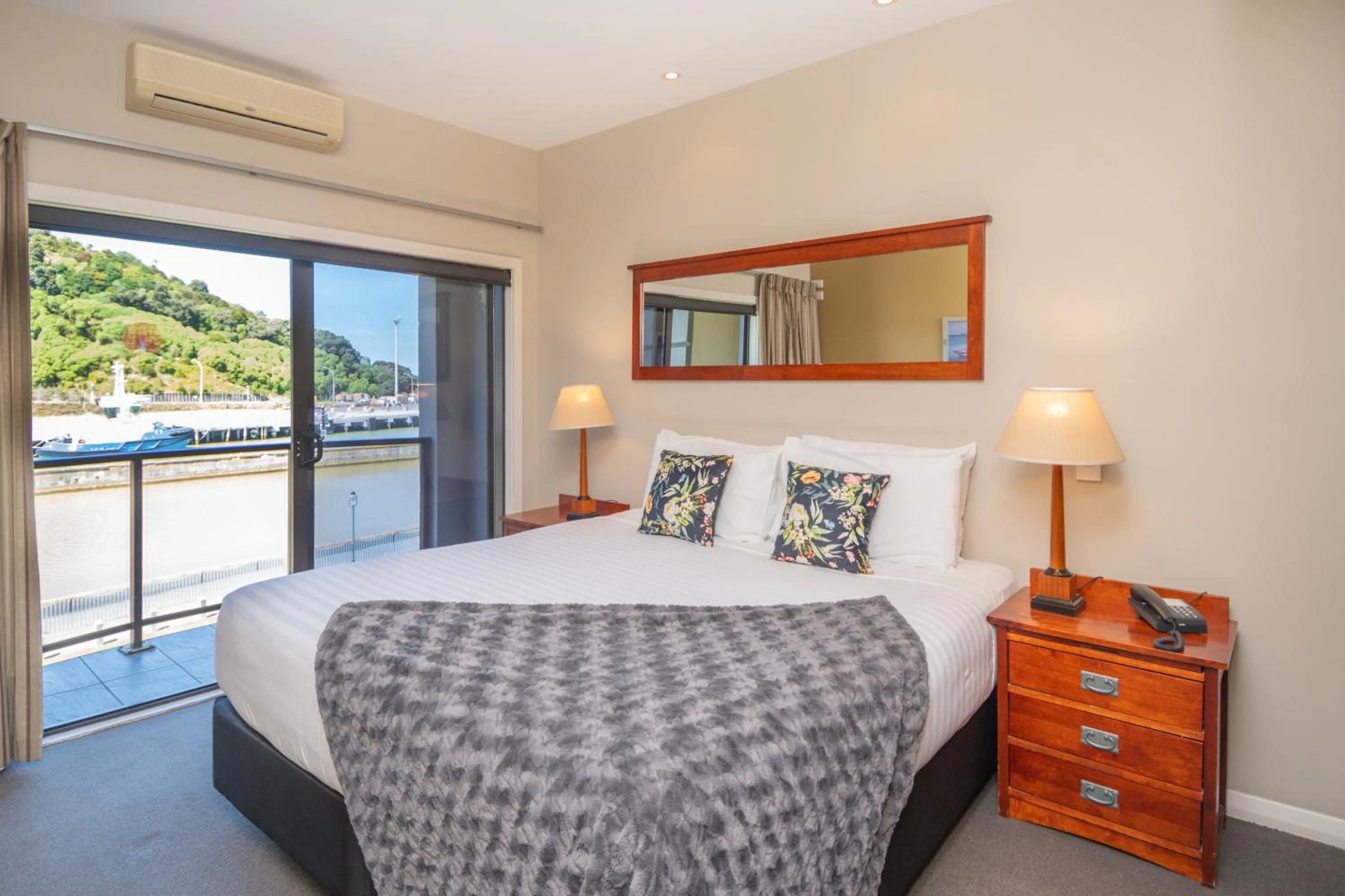 Bedroom, Bed in Portside Hotel Gisborne