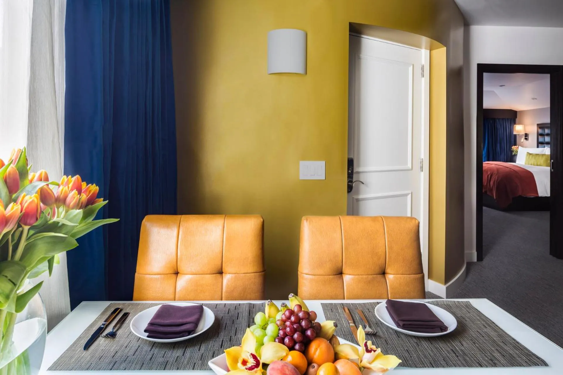 Dining area in Sunset Marquis Hotel