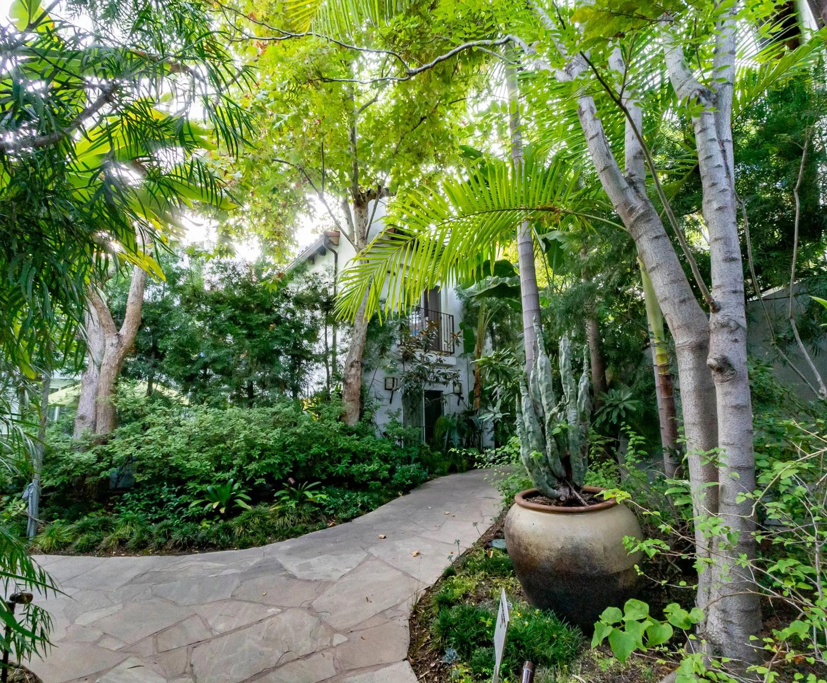 Sunset Marquis Hotel