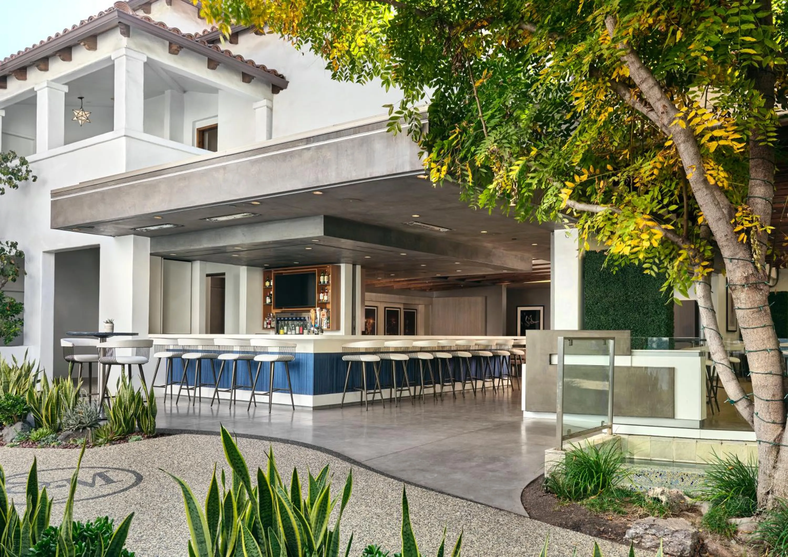 Restaurant/places to eat in Sunset Marquis Hotel