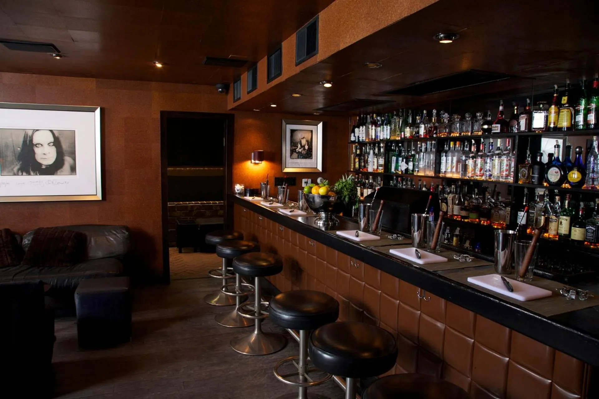 Lounge or bar in Sunset Marquis Hotel