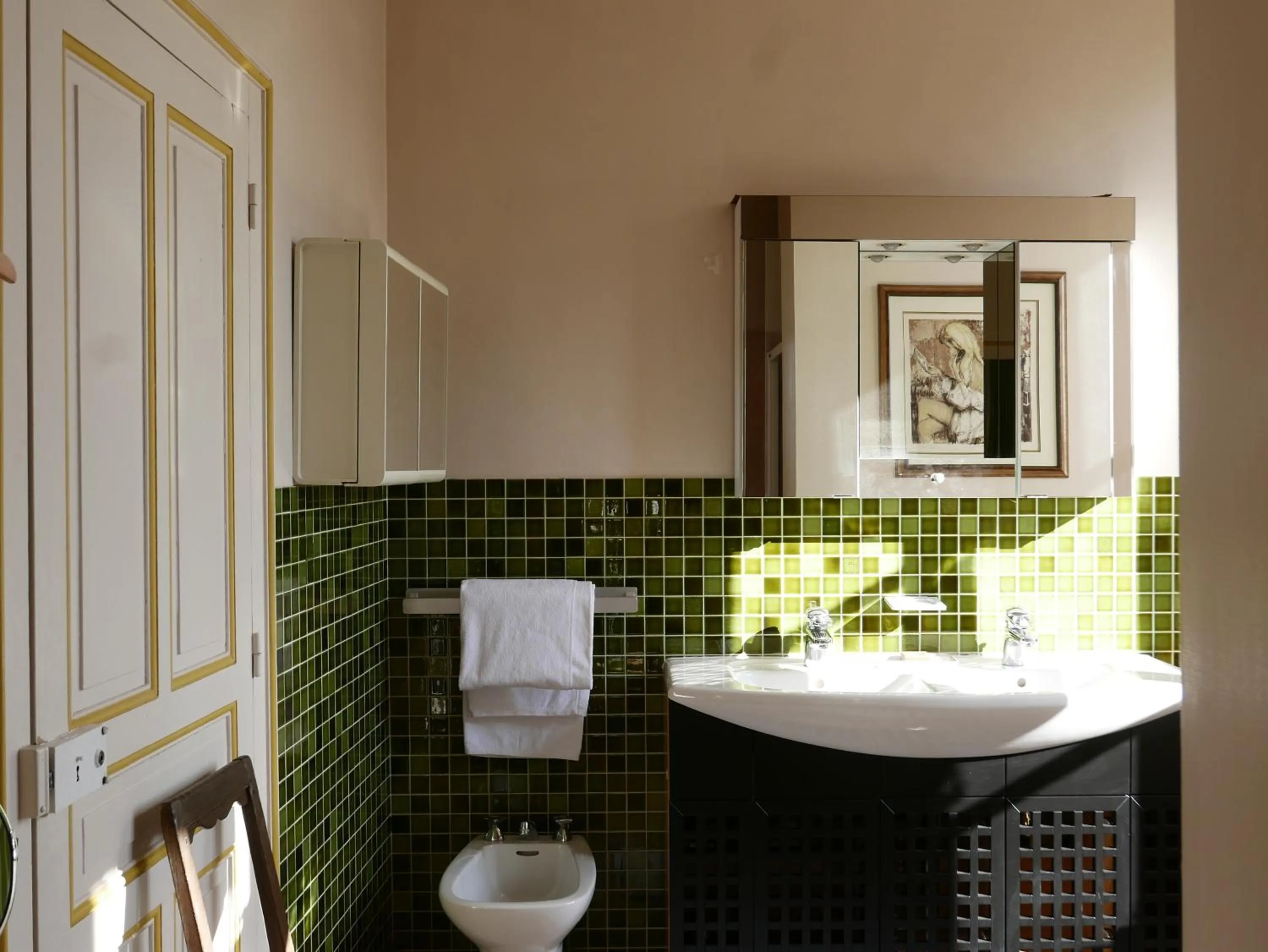 Bathroom in La Buffonnerie