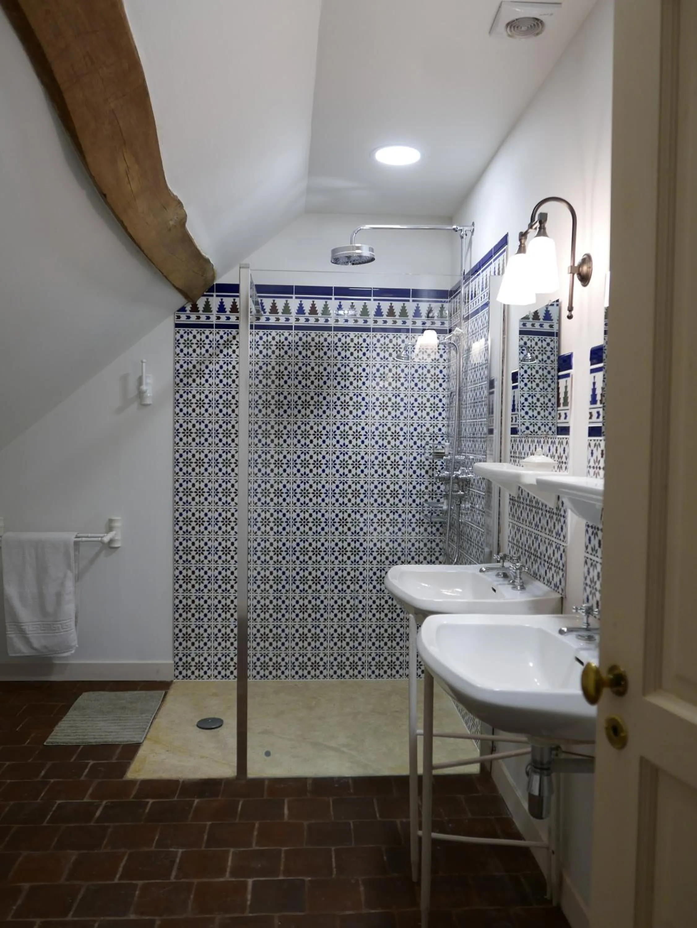 Bathroom in La Buffonnerie