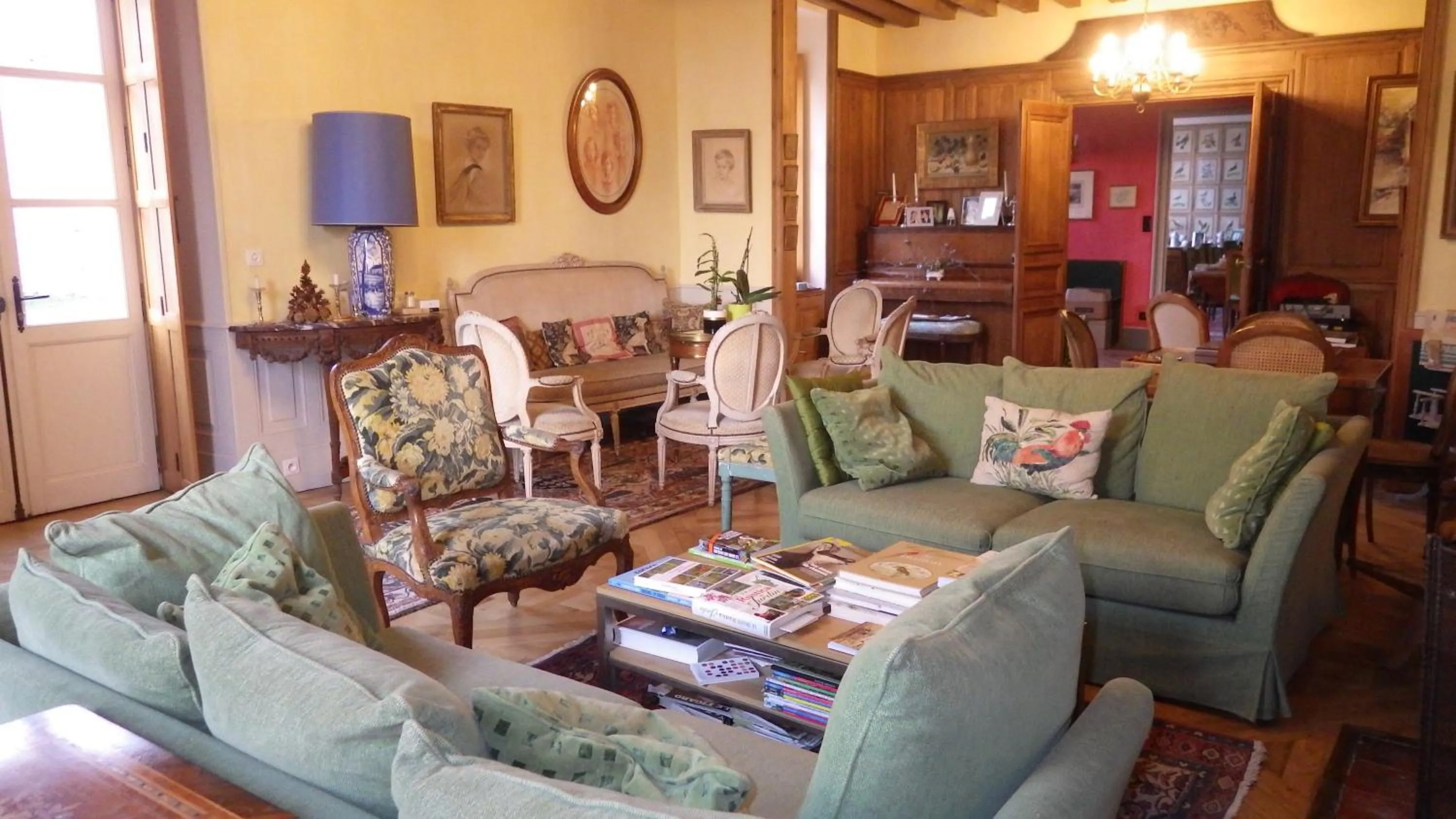 Seating area in La Buffonnerie