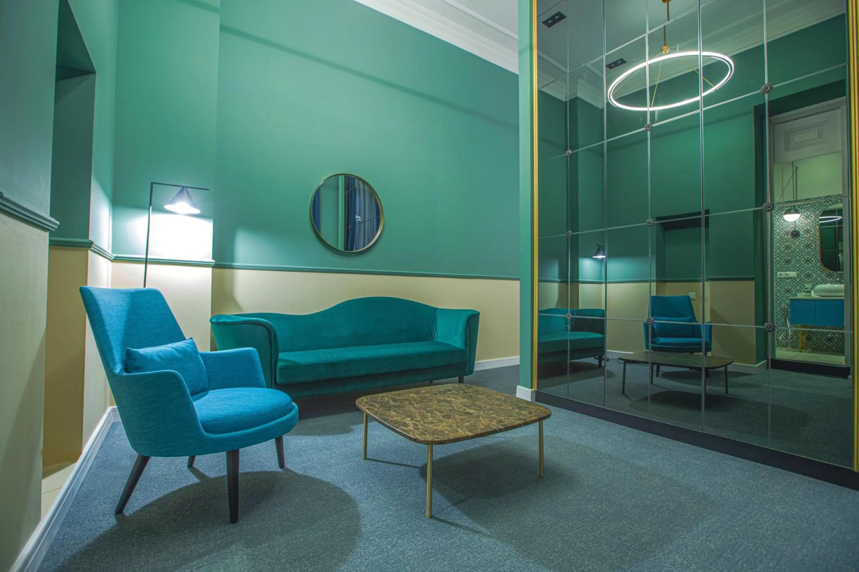 Living room in Heritage Hotel and Suites