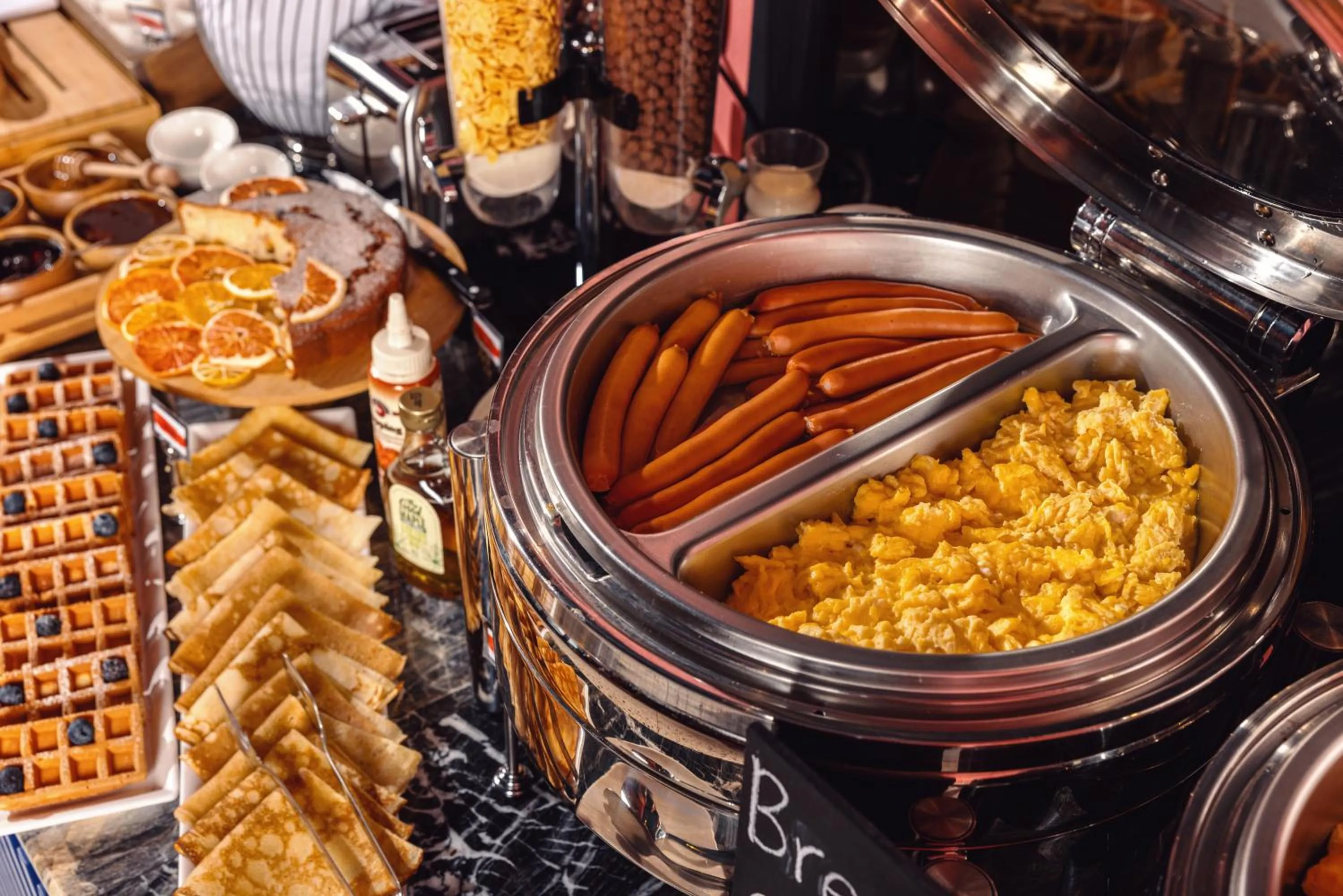 Breakfast in Heritage Hotel and Suites