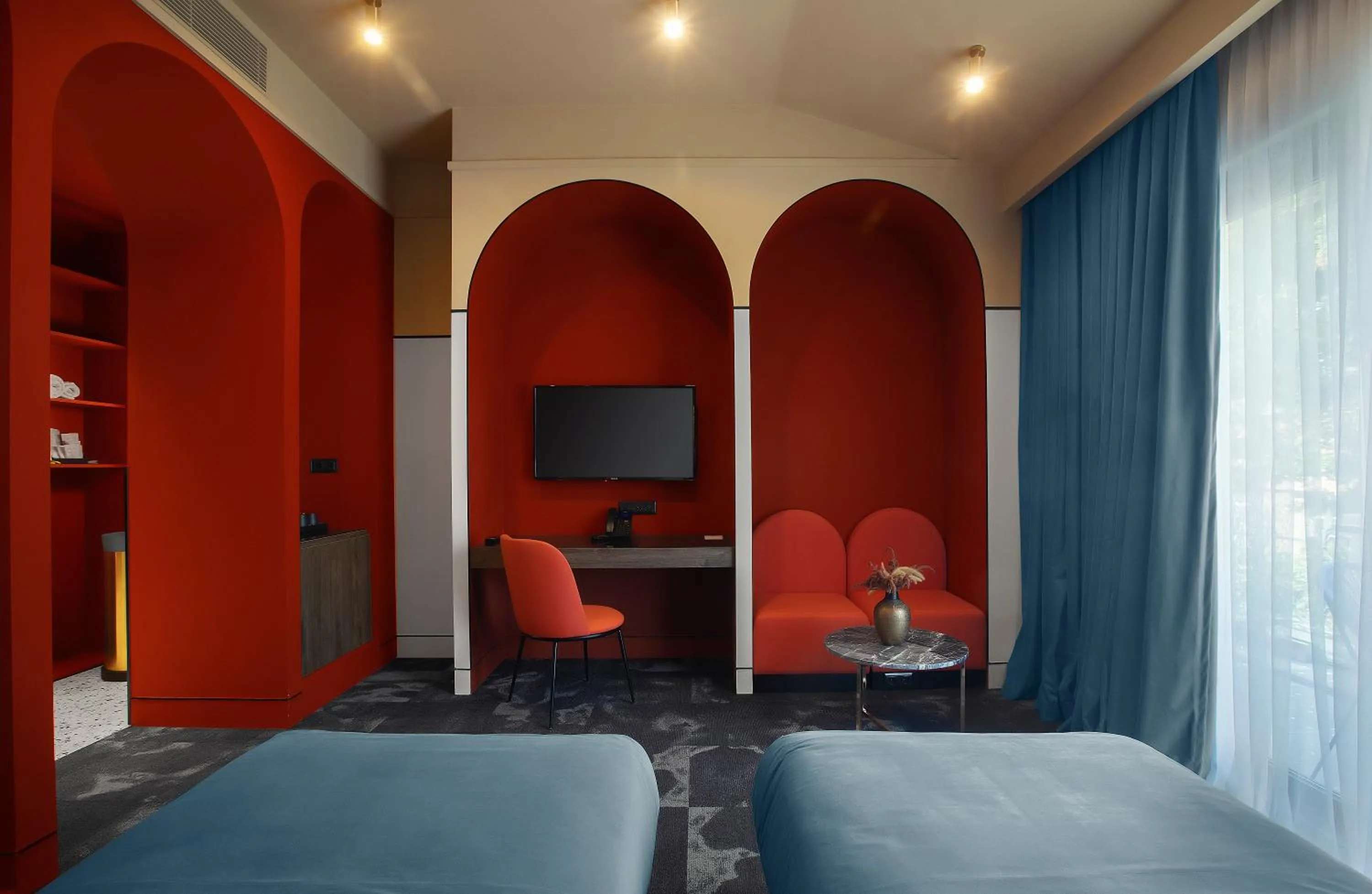 Seating area, Bed in Heritage Hotel and Suites