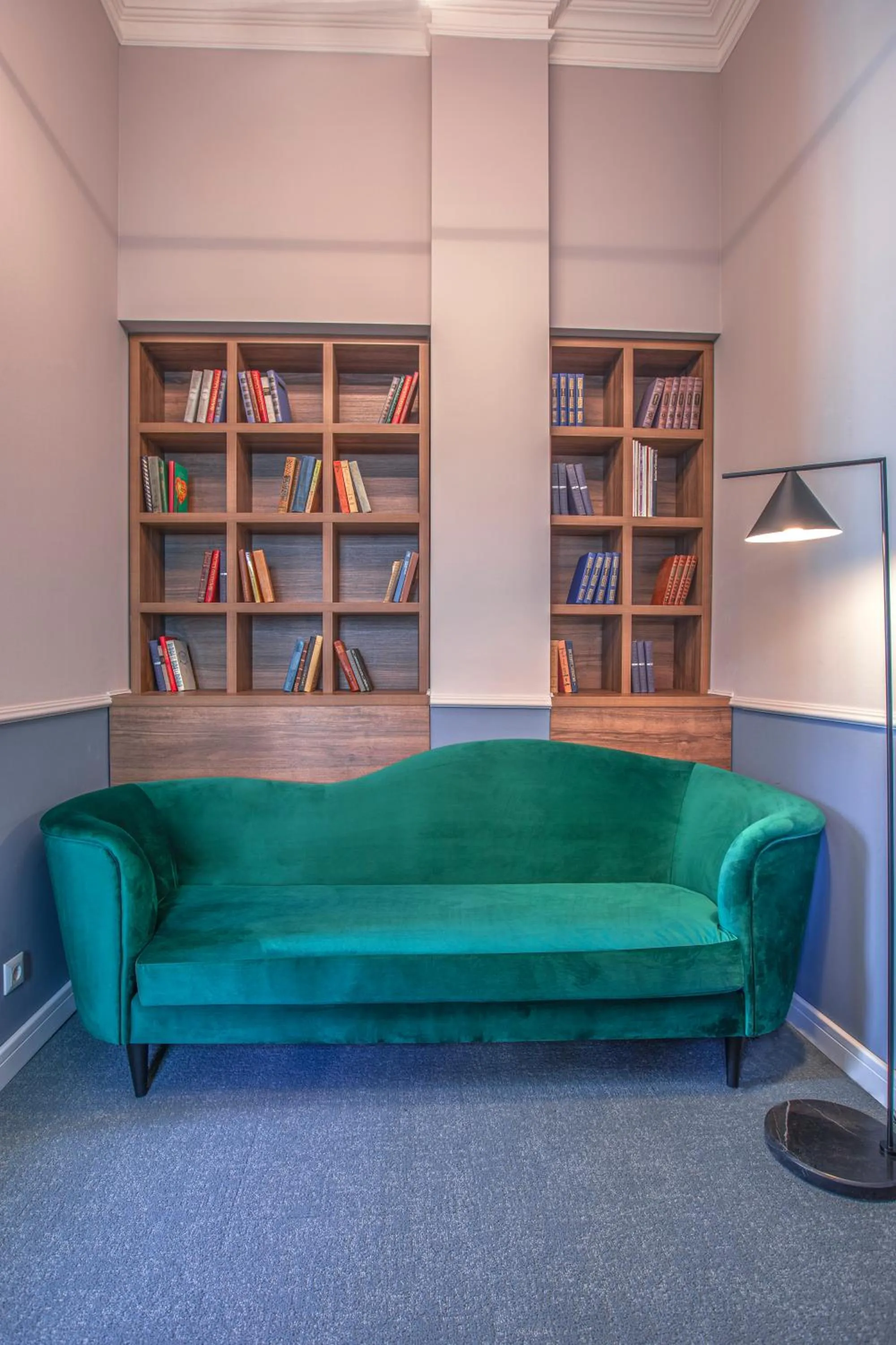 Living room in Heritage Hotel and Suites