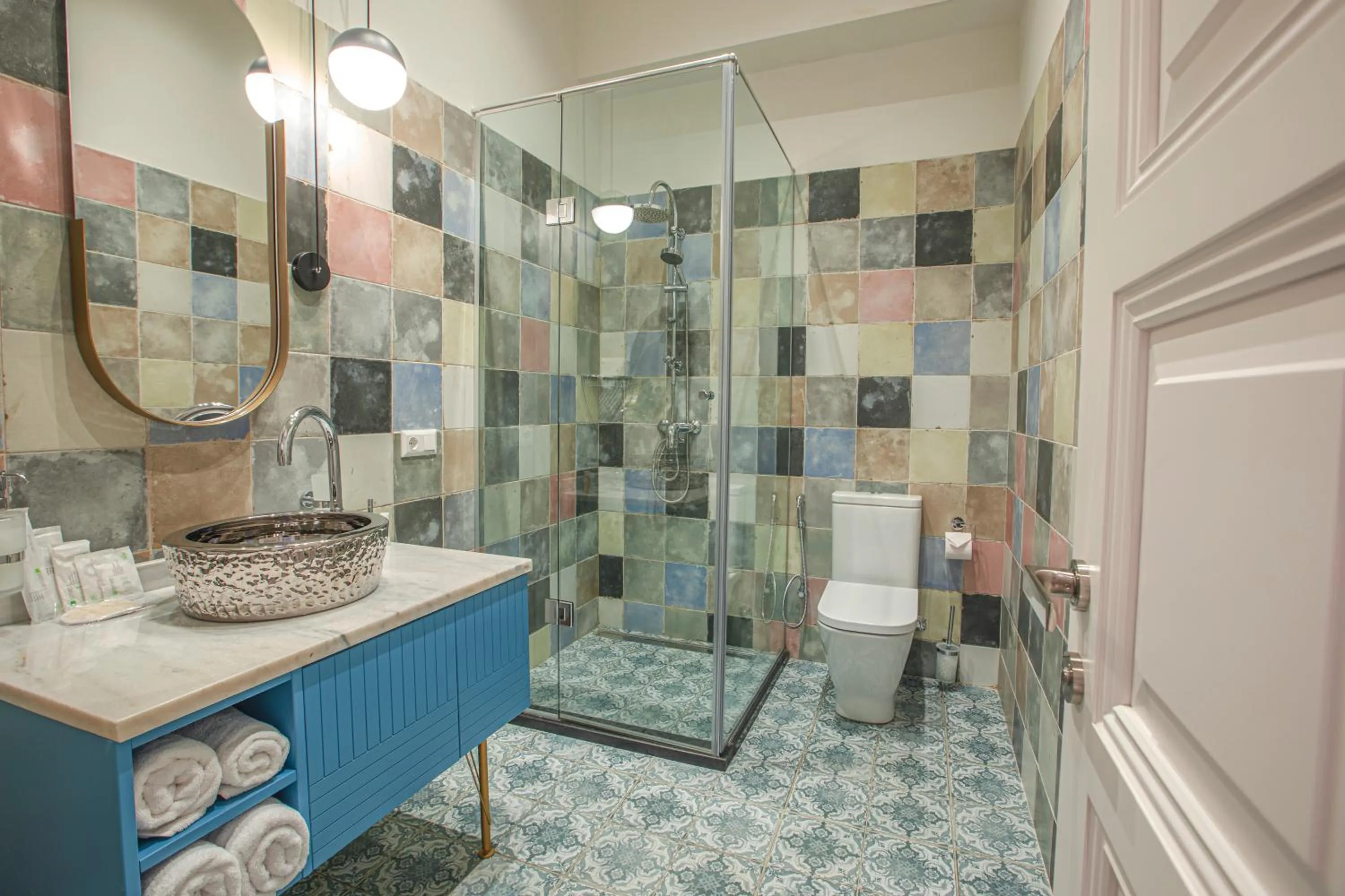 Bathroom in Heritage Hotel and Suites