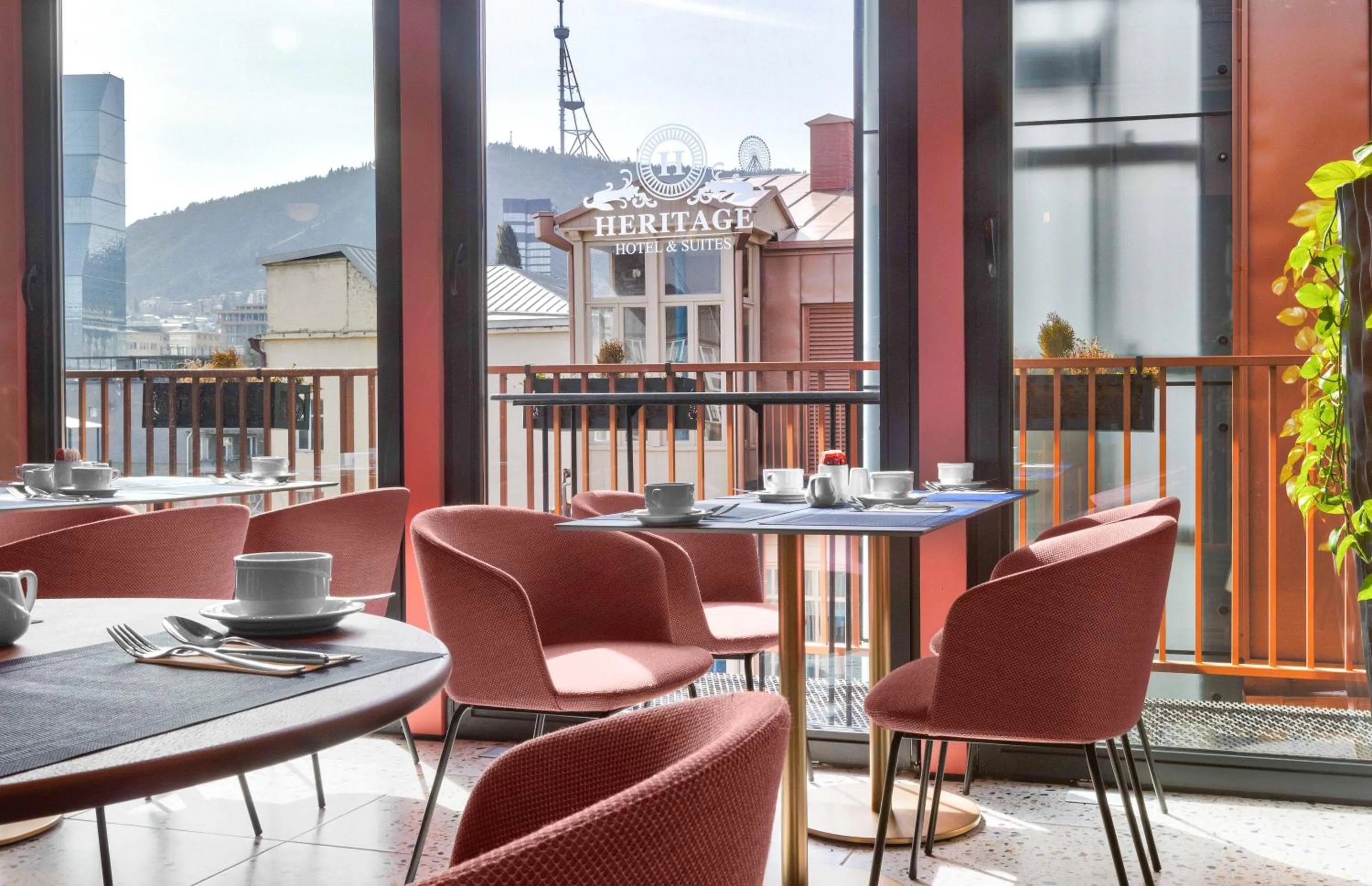 Restaurant/places to eat in Heritage Hotel and Suites