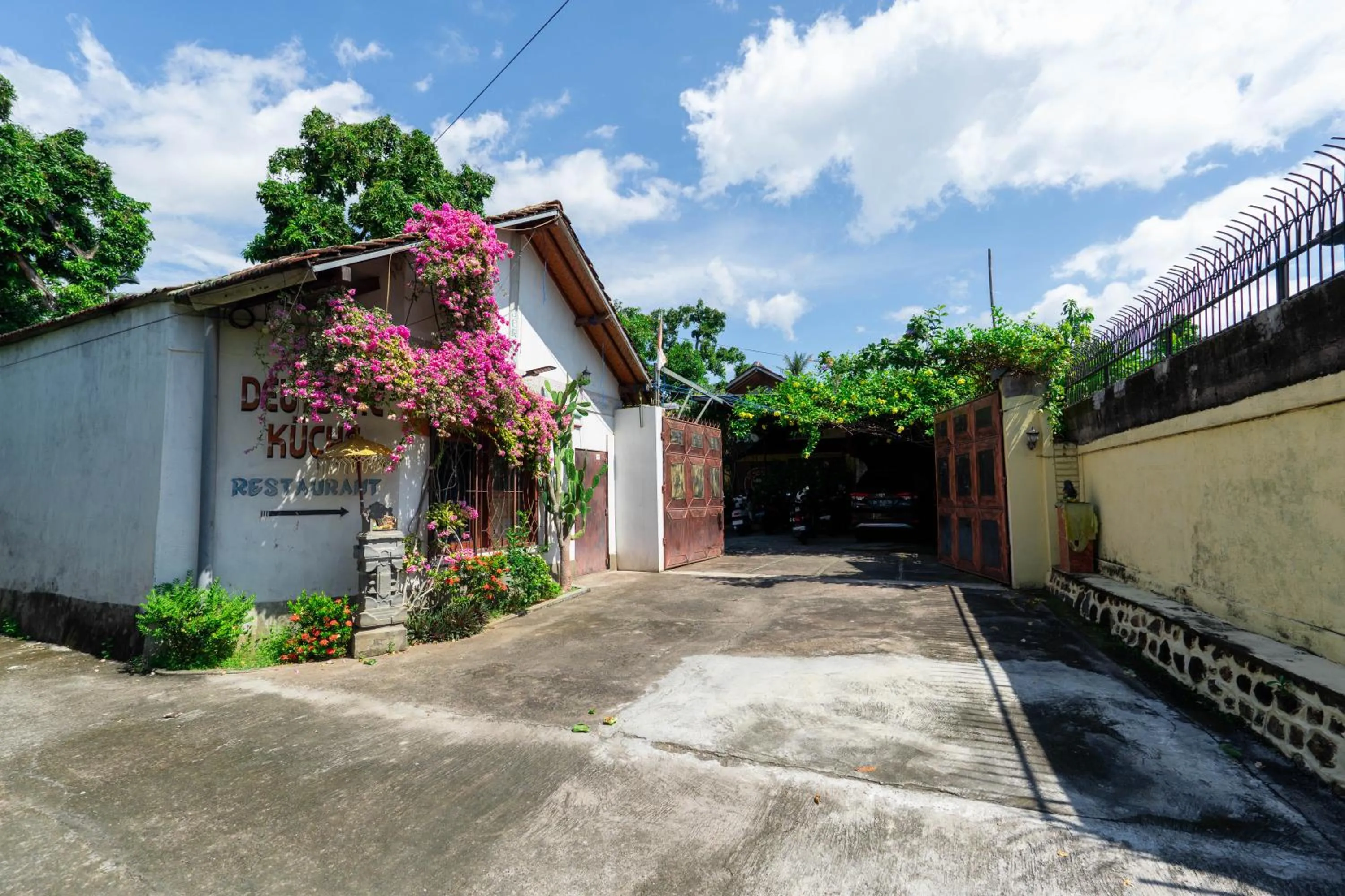 Property building in Deutsches-Eck Rikesti