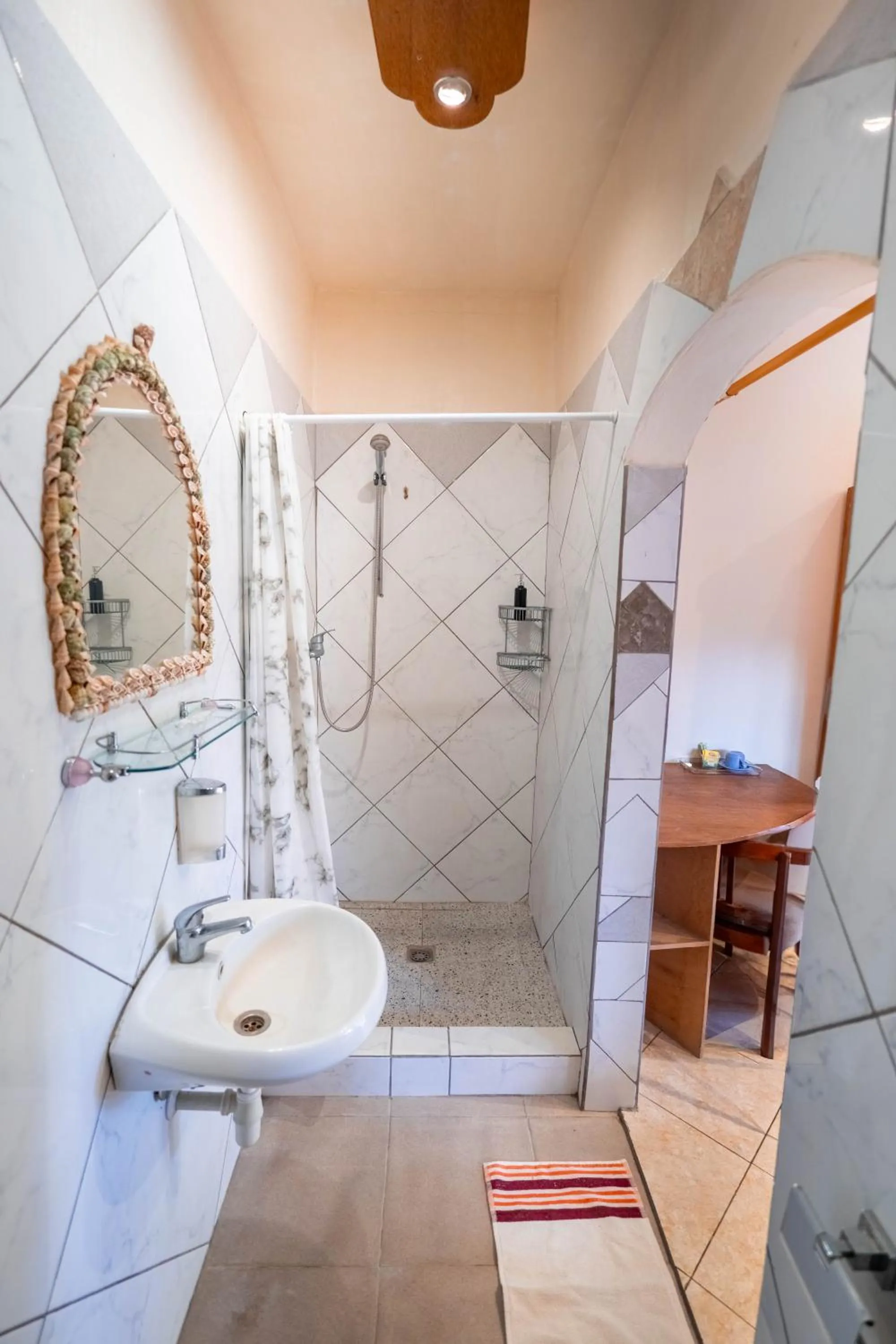 Bathroom in Deutsches-Eck Rikesti