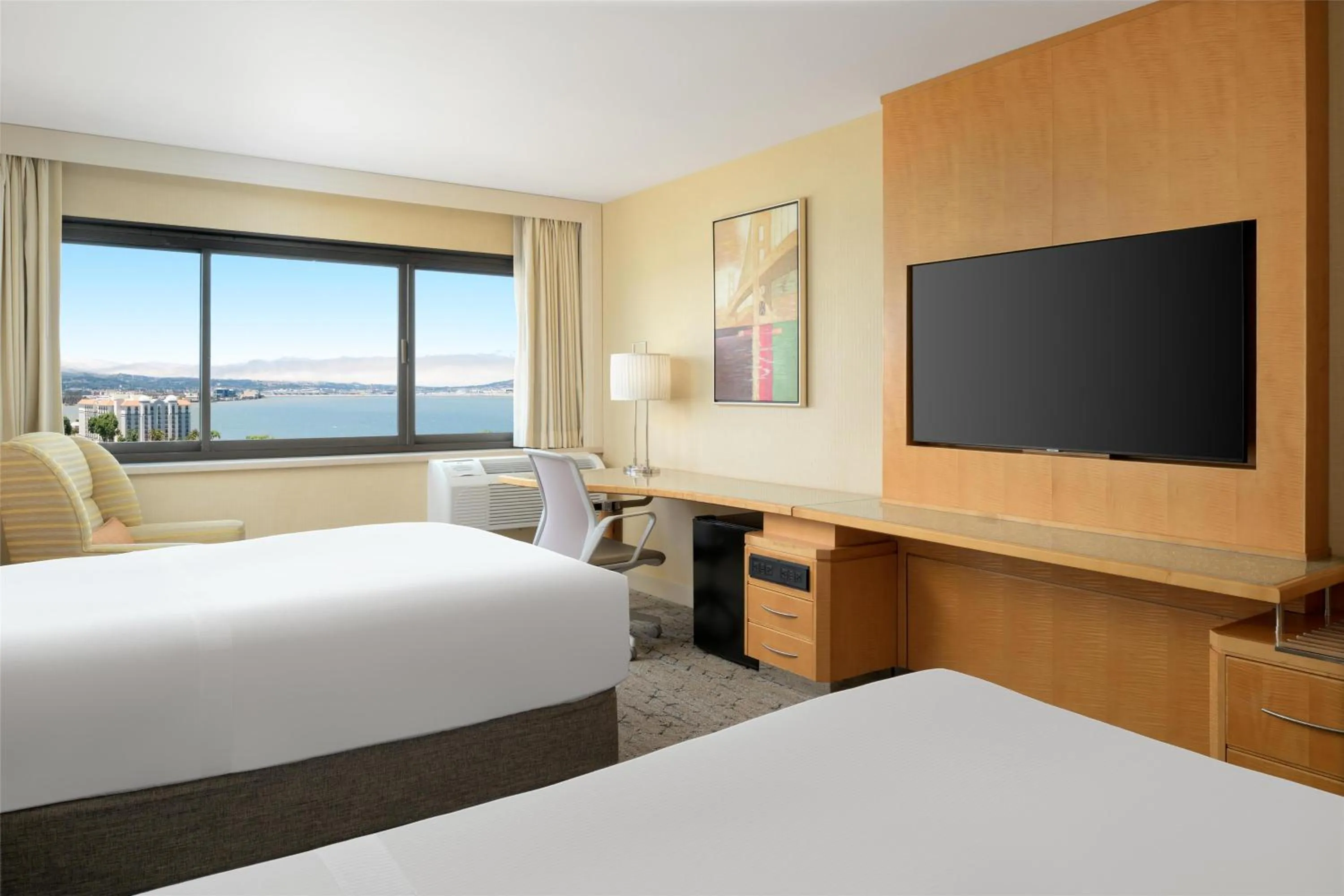 Bedroom, Bed in Hilton San Francisco Airport Bayfront - No Resort Fee