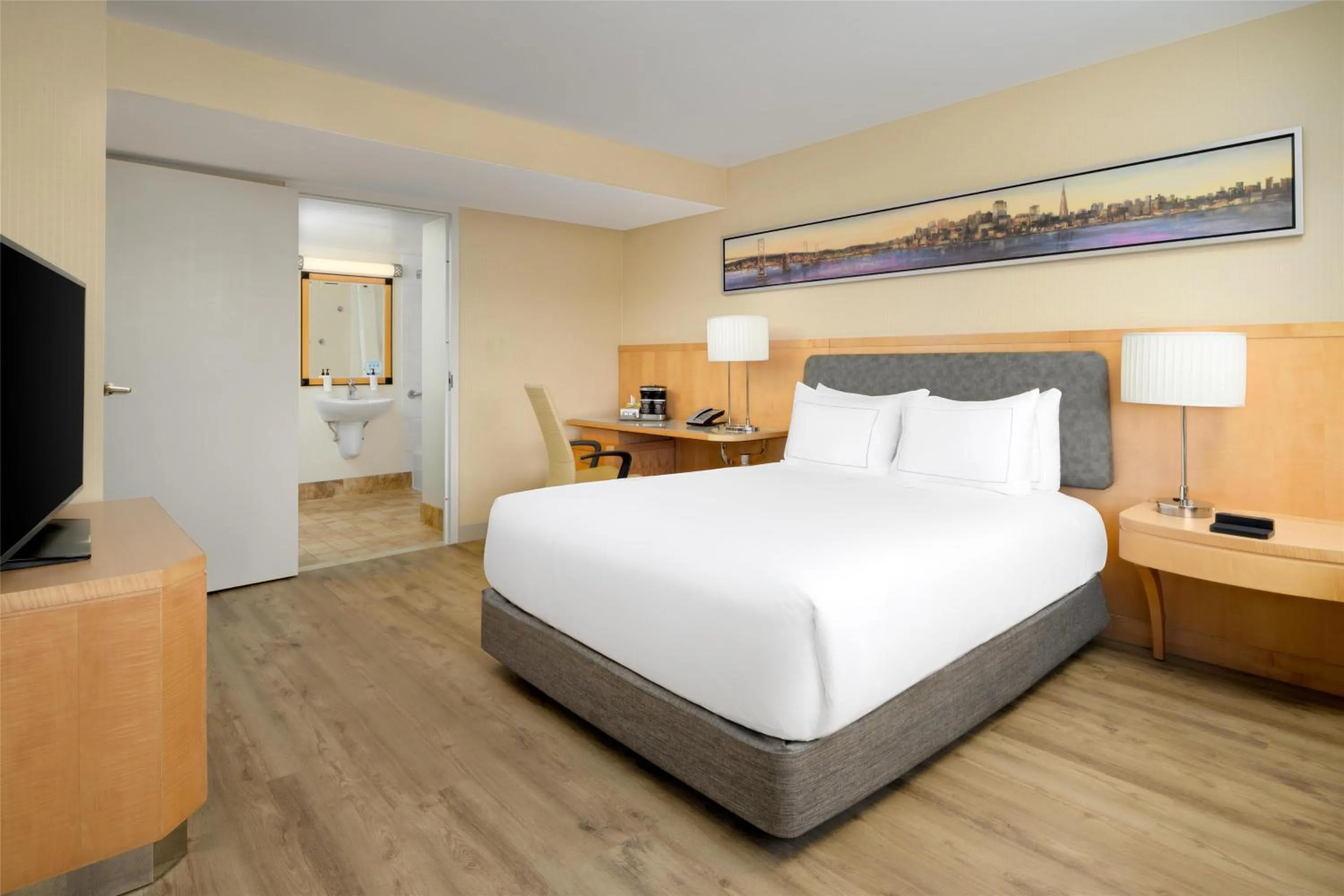 Bed in Hilton San Francisco Airport Bayfront - No Resort Fee
