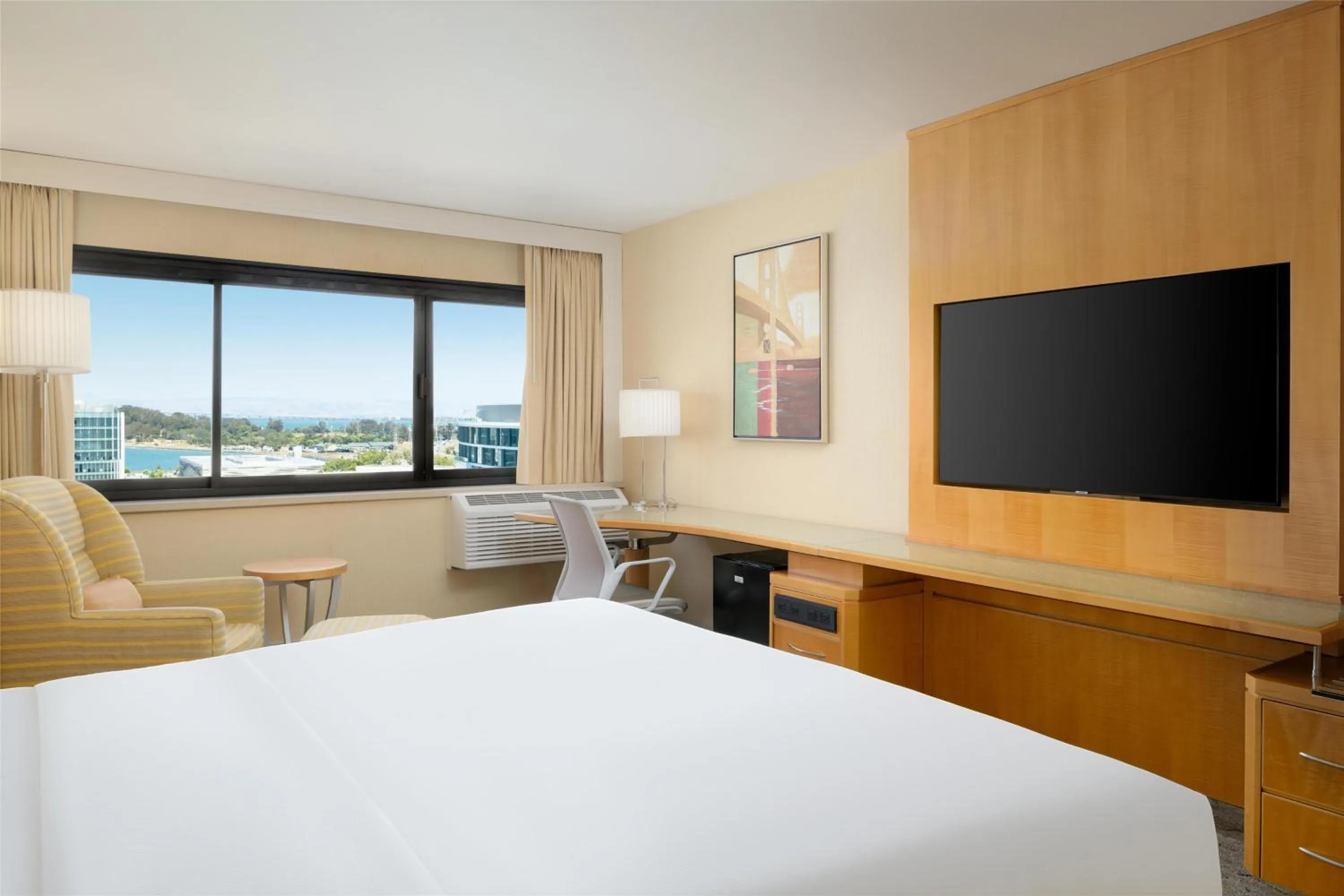Bedroom, Bed in Hilton San Francisco Airport Bayfront - No Resort Fee