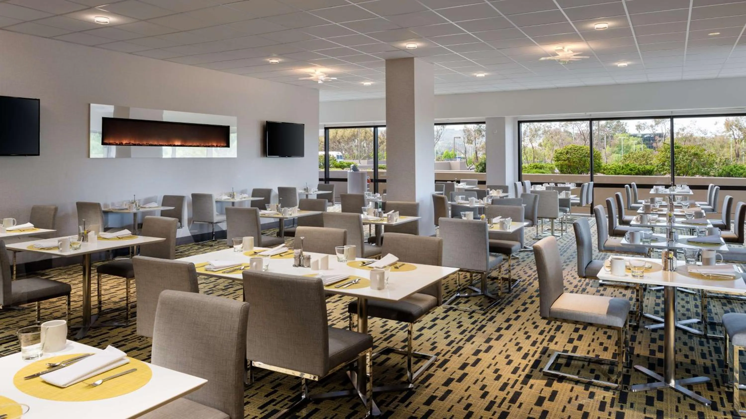 Restaurant/places to eat in Hilton San Francisco Airport Bayfront - No Resort Fee