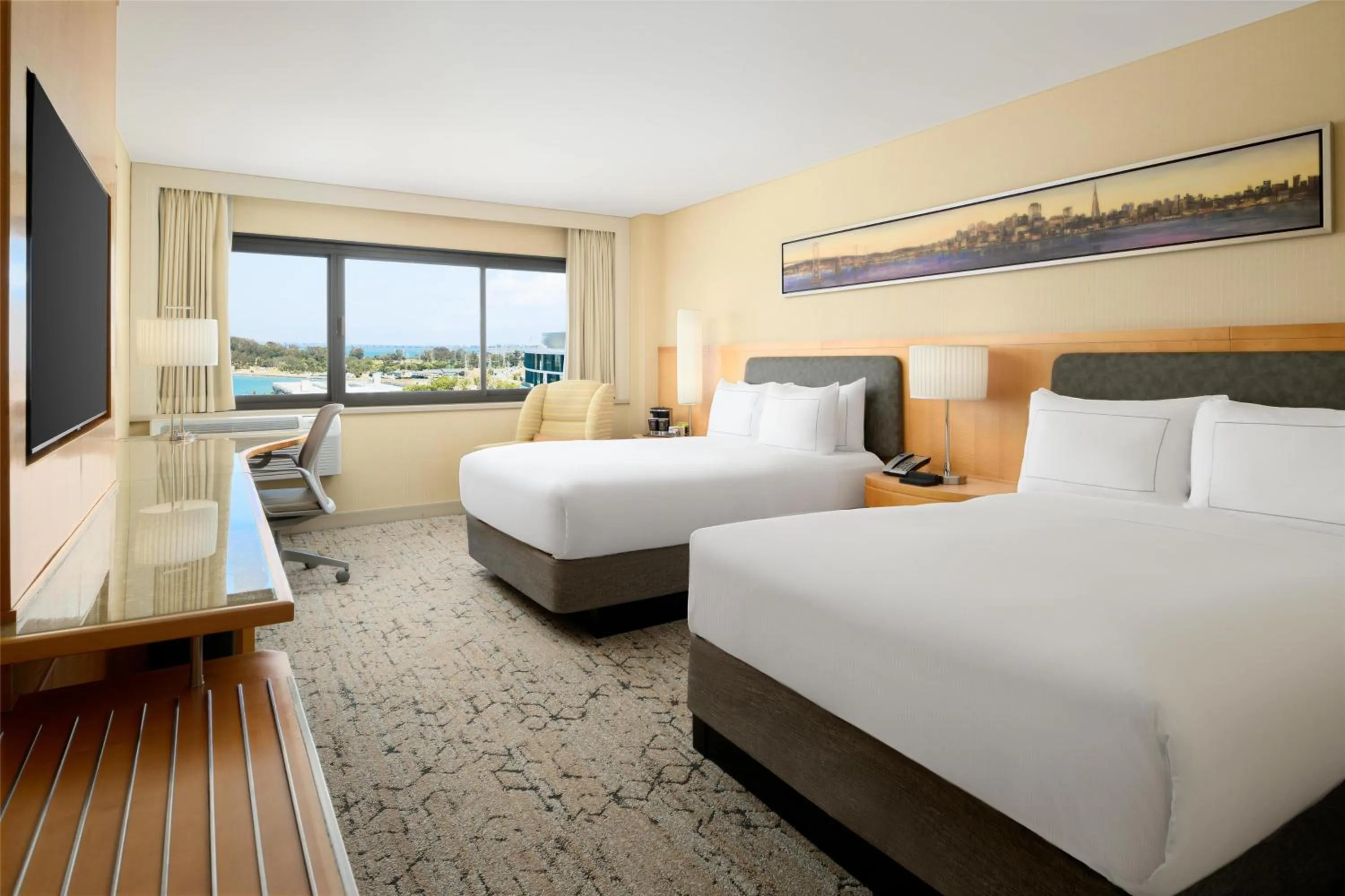Bed in Hilton San Francisco Airport Bayfront - No Resort Fee