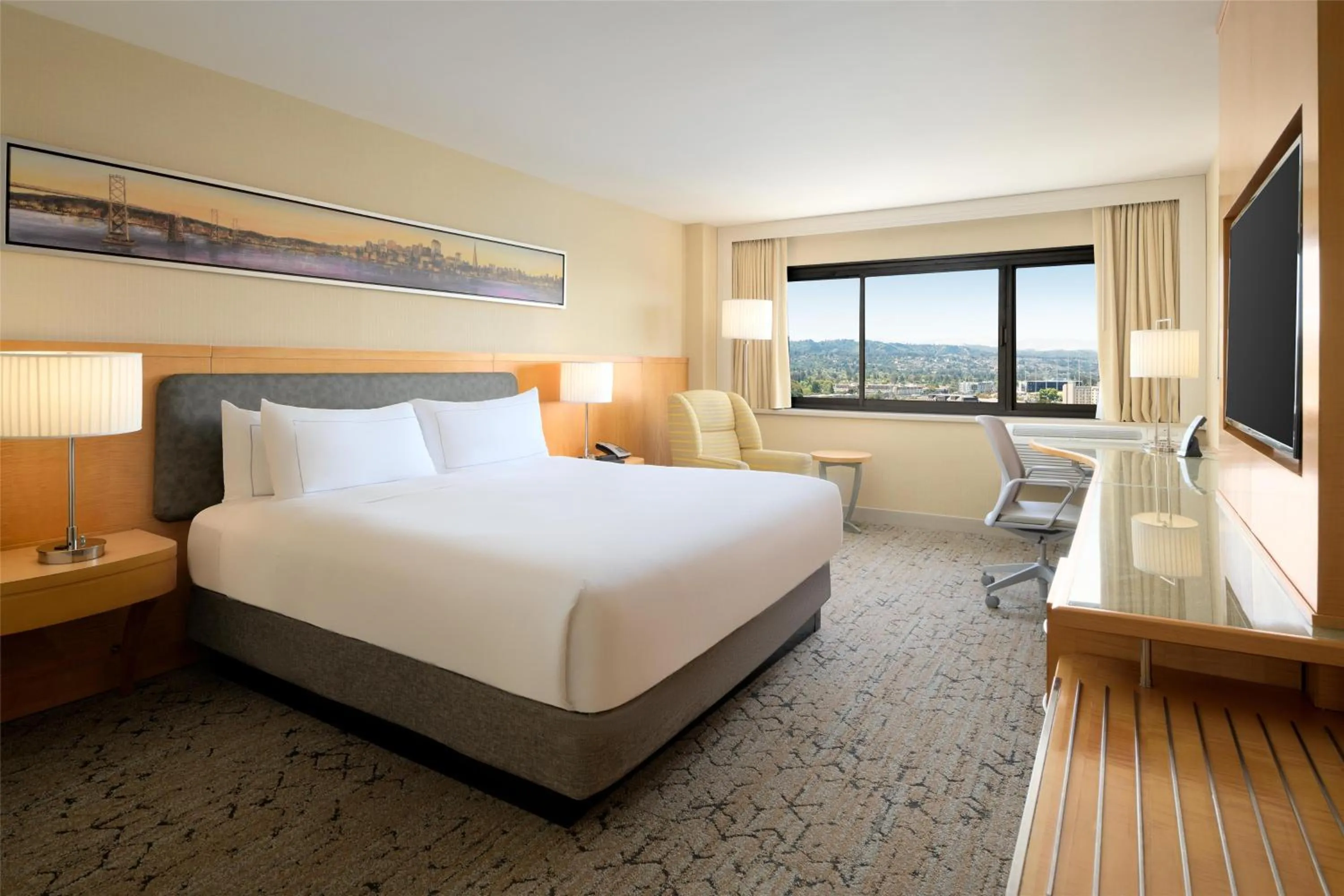 Bed in Hilton San Francisco Airport Bayfront - No Resort Fee