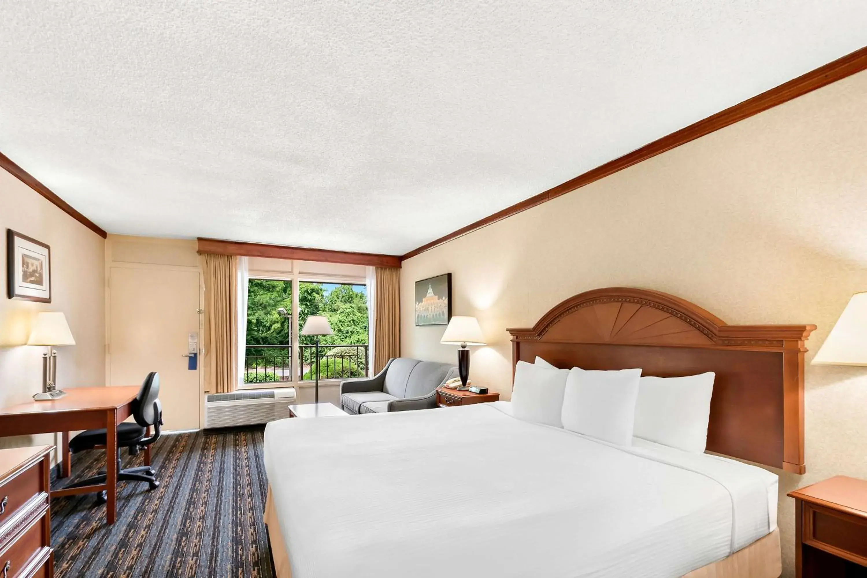 King Room with Sofa Bed - Drive-Up/Non-Smoking in Best Western Fairfax City King Room with Sofa Bed - Drive-Up/Non-Smoking in Best Western Fairfax City