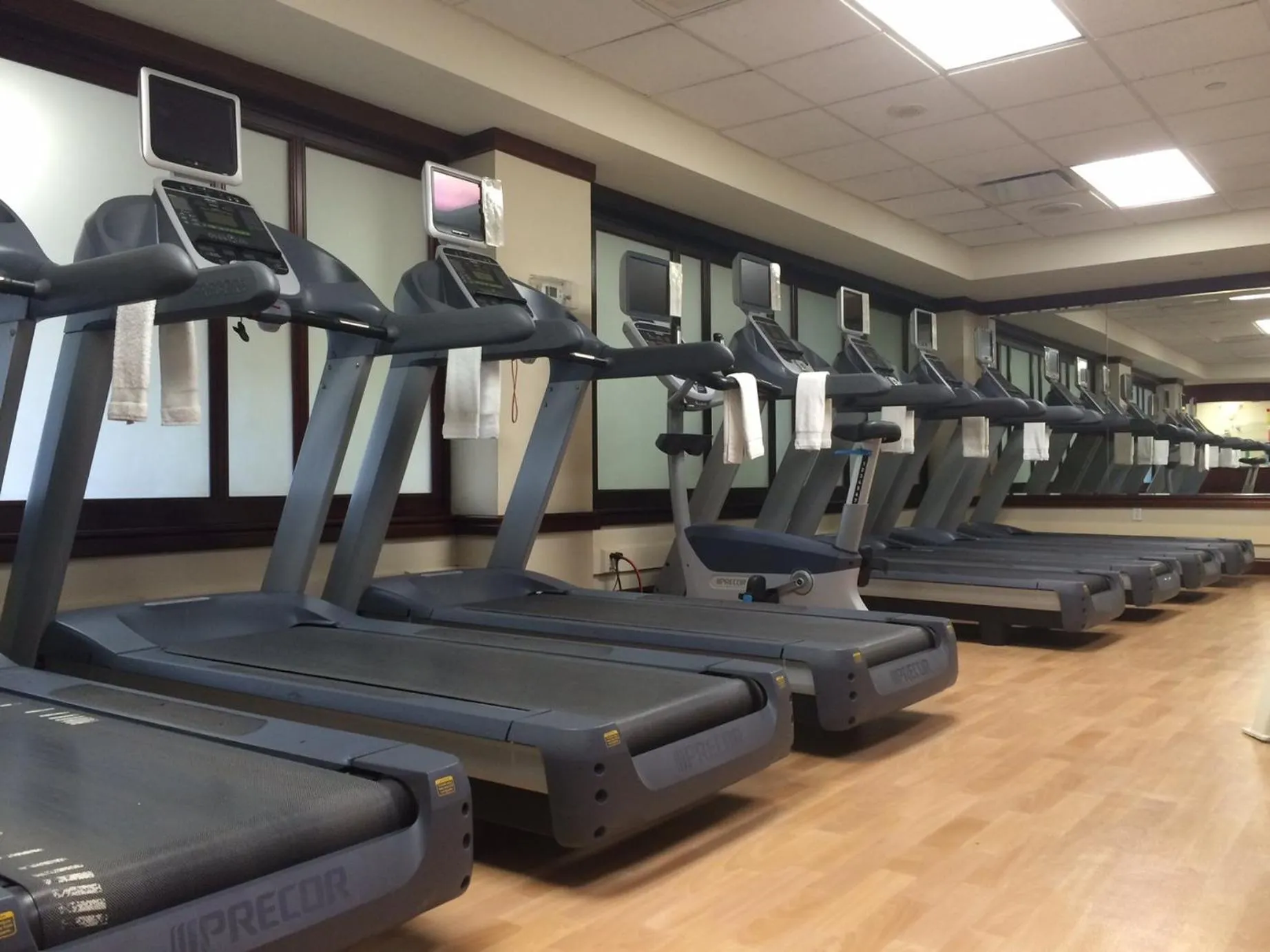 Fitness centre/facilities in Omni Shoreham Hotel