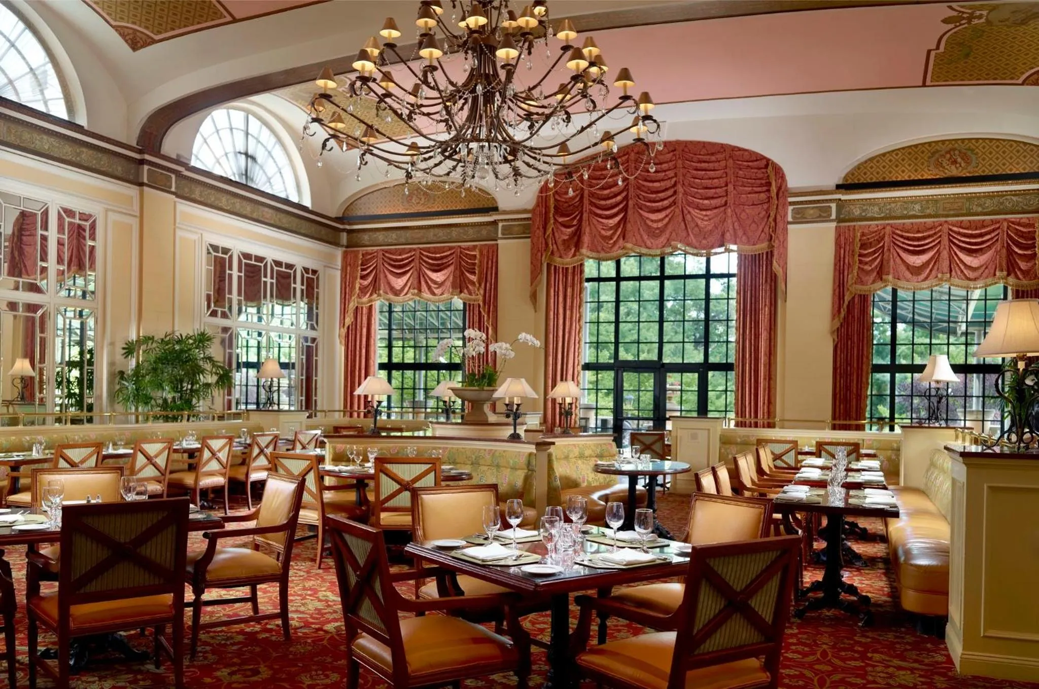 Restaurant/places to eat in Omni Shoreham Hotel
