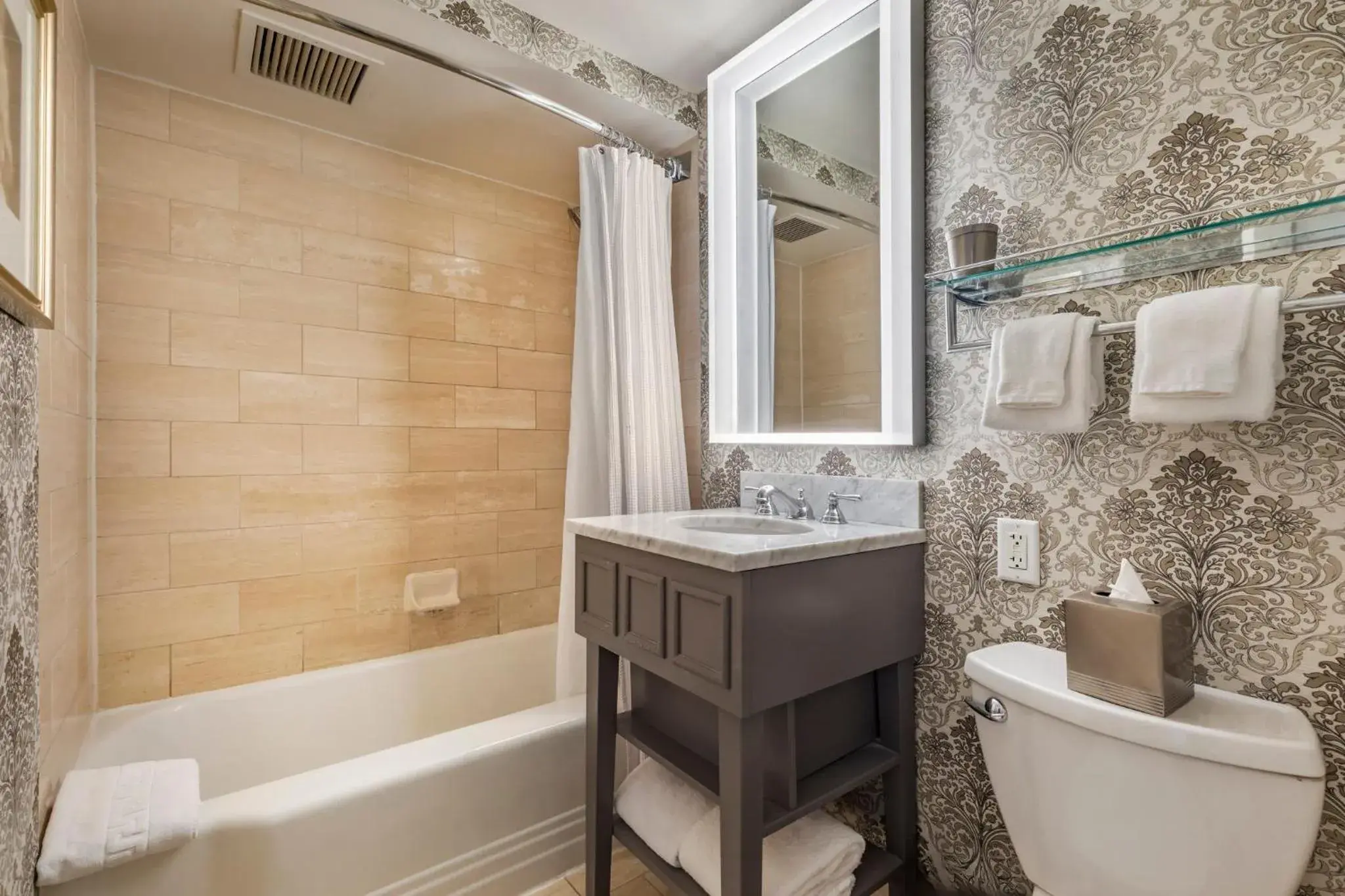 One Bedroom Suite - 1 King Bed in Omni Shoreham Hotel One Bedroom Suite - 1 King Bed in Omni Shoreham Hotel