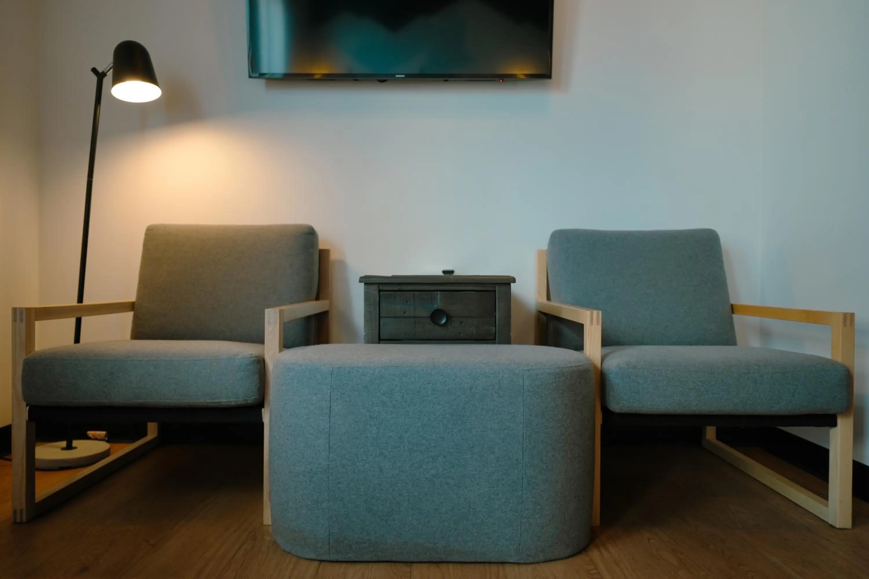 Seating area in Raven Inn Whitehorse