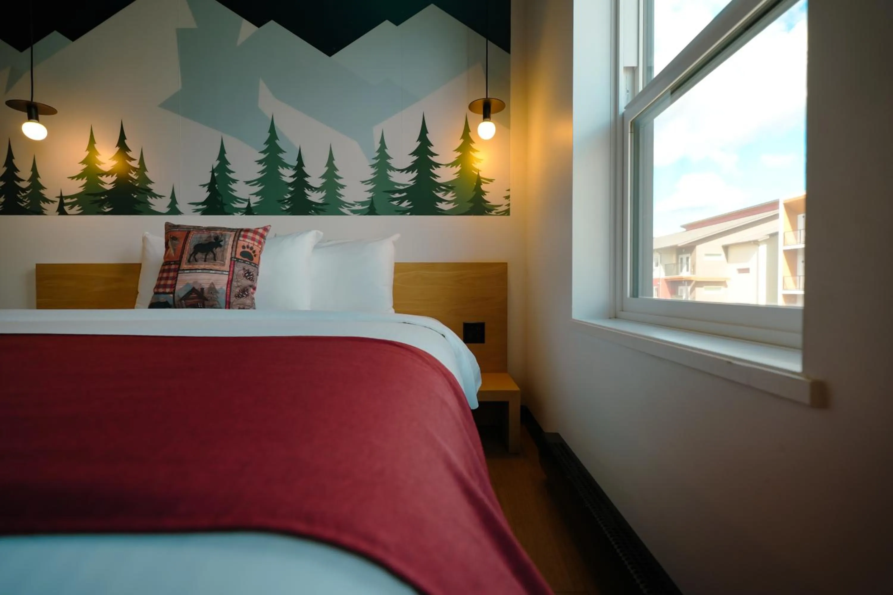 Bedroom, Bed in Raven Inn Whitehorse