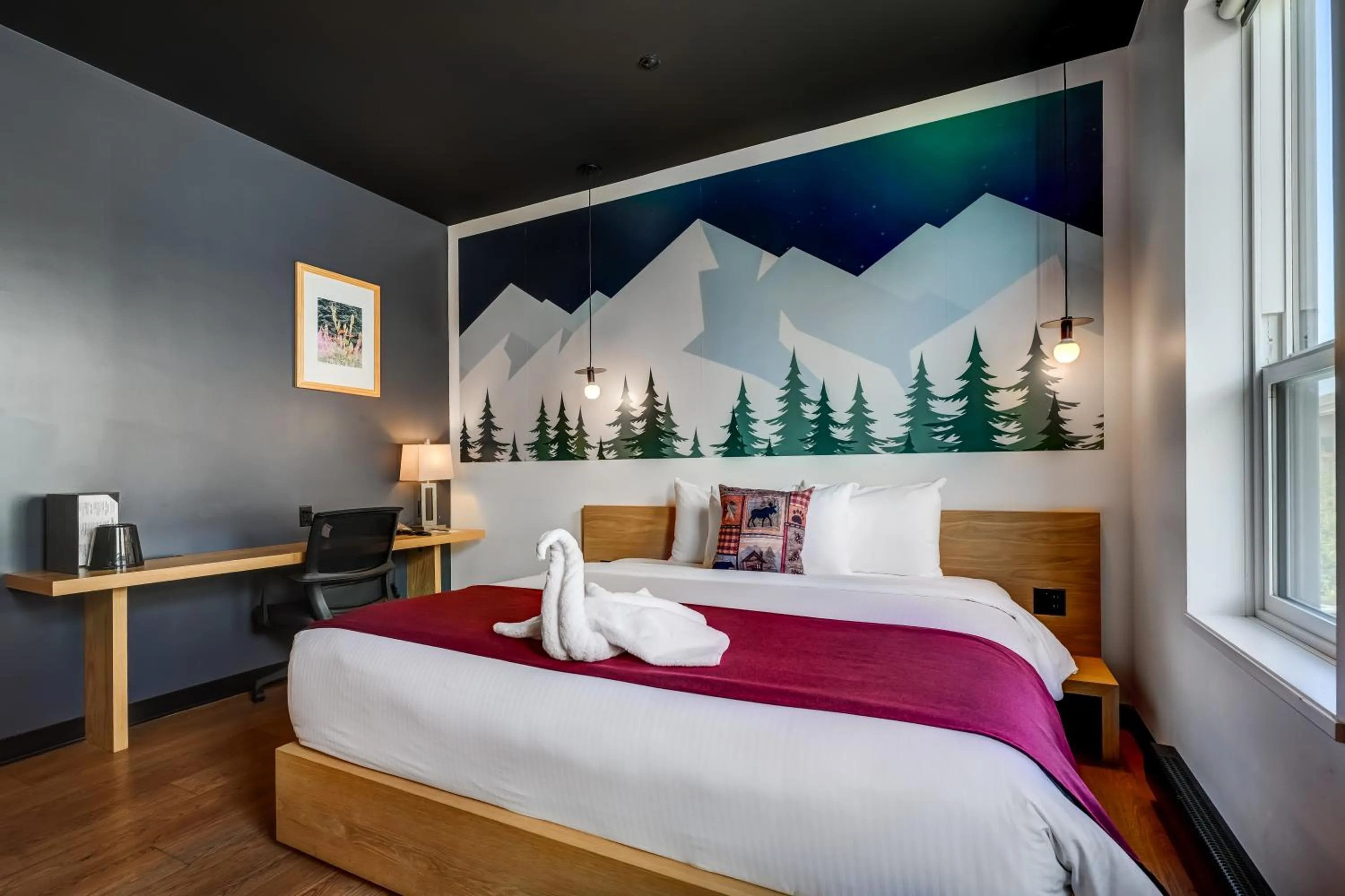 Bedroom, Bed in Raven Inn Whitehorse