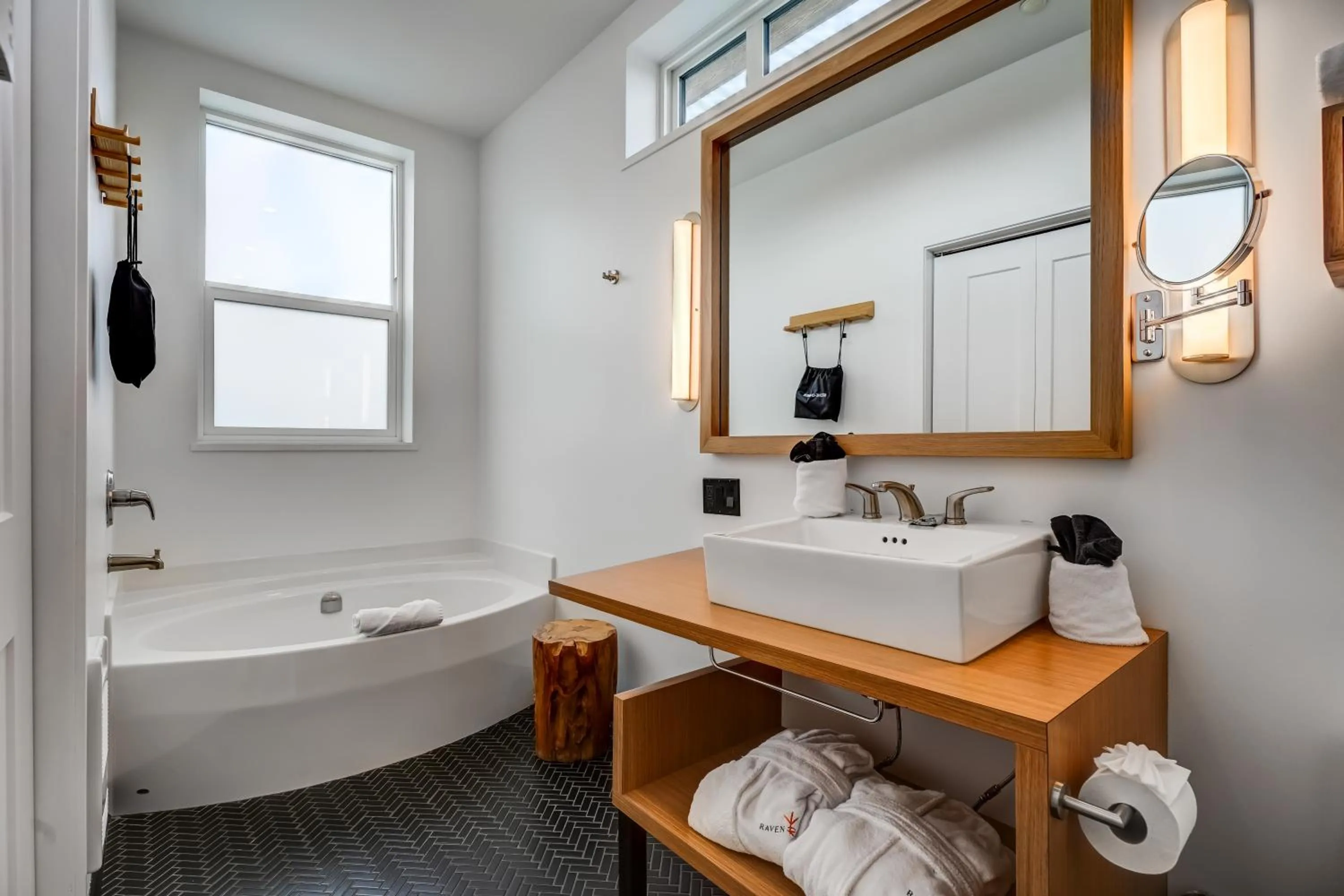 Bathroom in Raven Inn Whitehorse