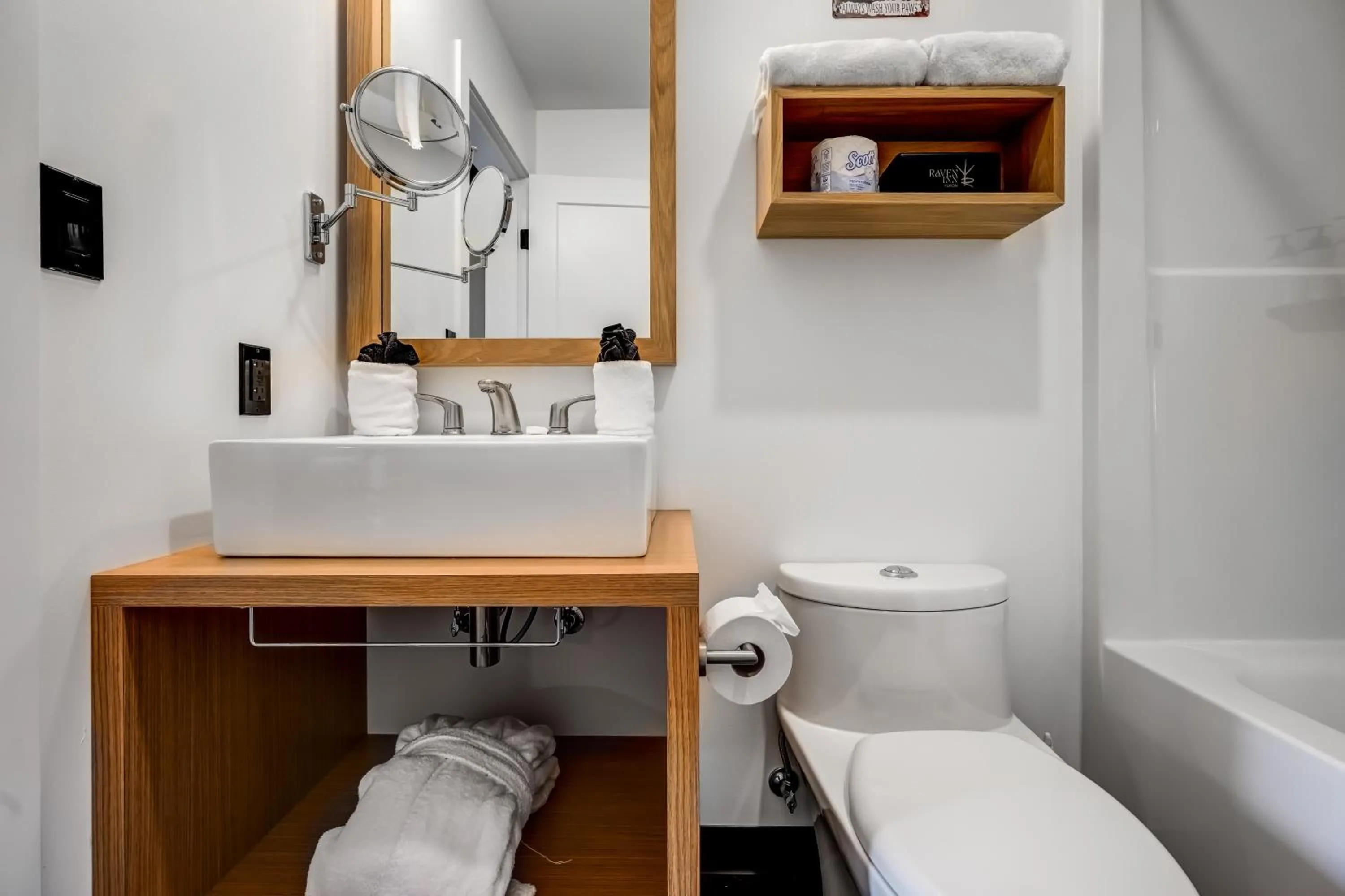 Toilet in Raven Inn Whitehorse