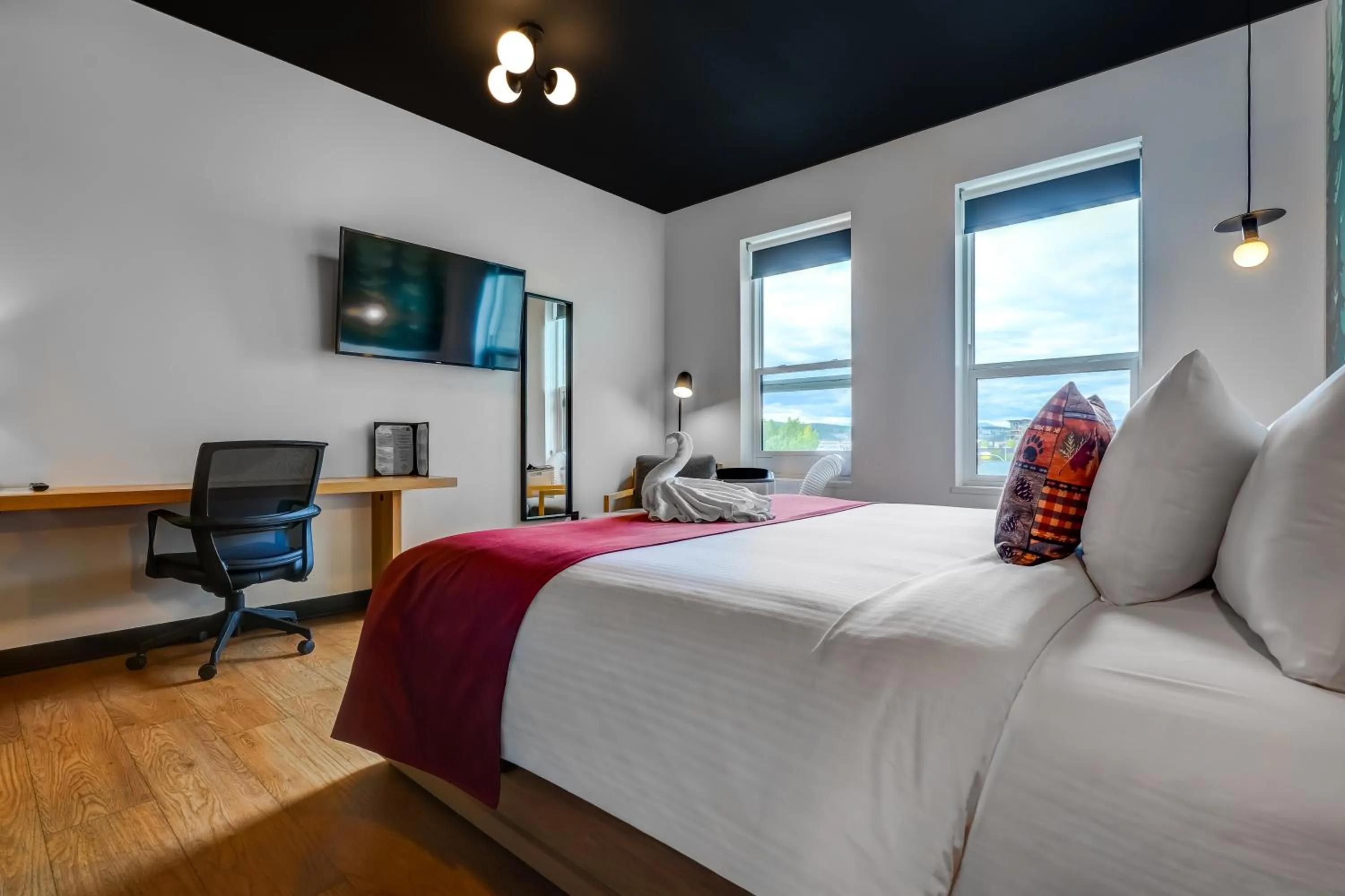 TV and multimedia, Bed in Raven Inn Whitehorse