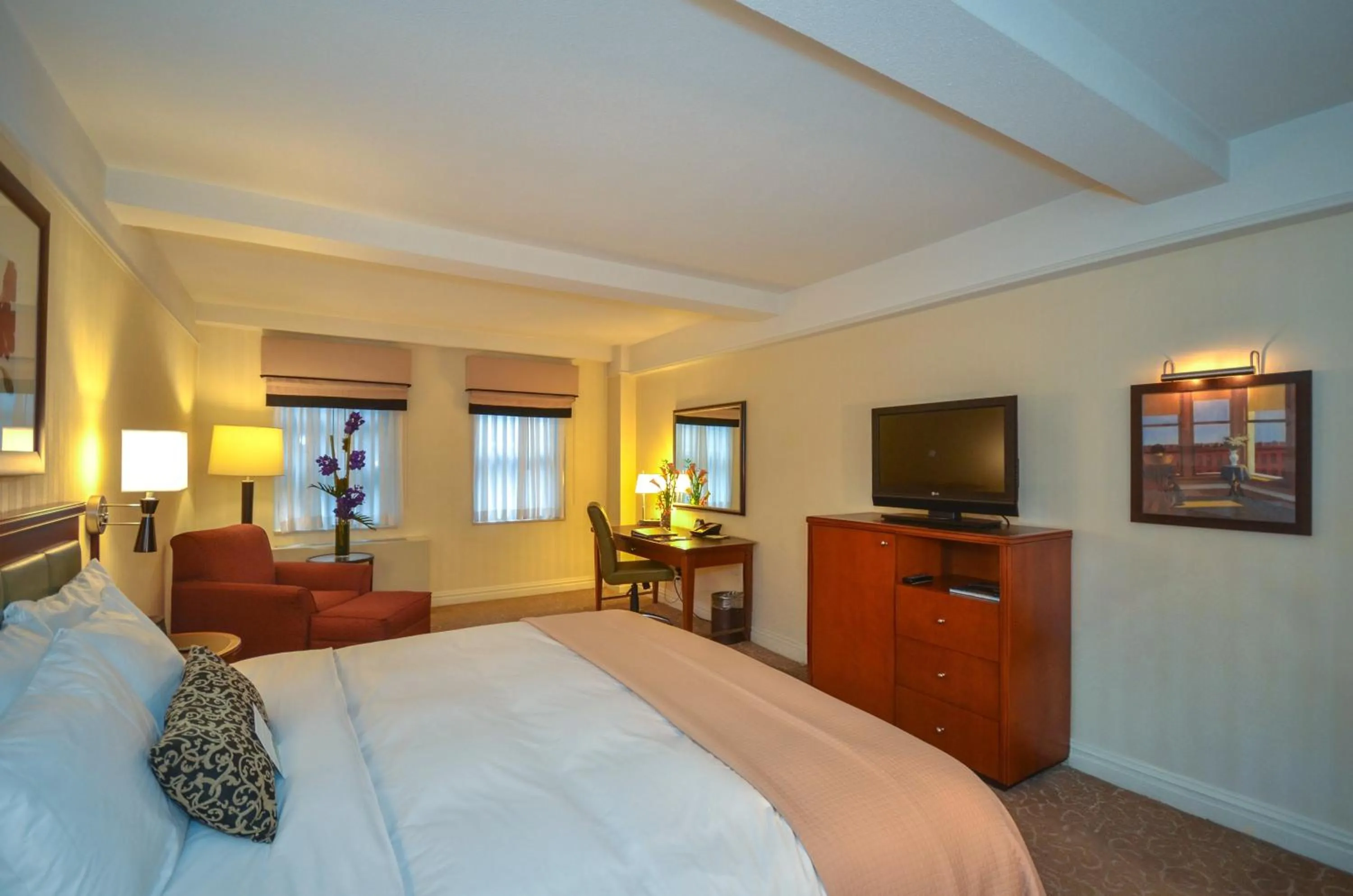 Bedroom, Bed in San Carlos Hotel New York