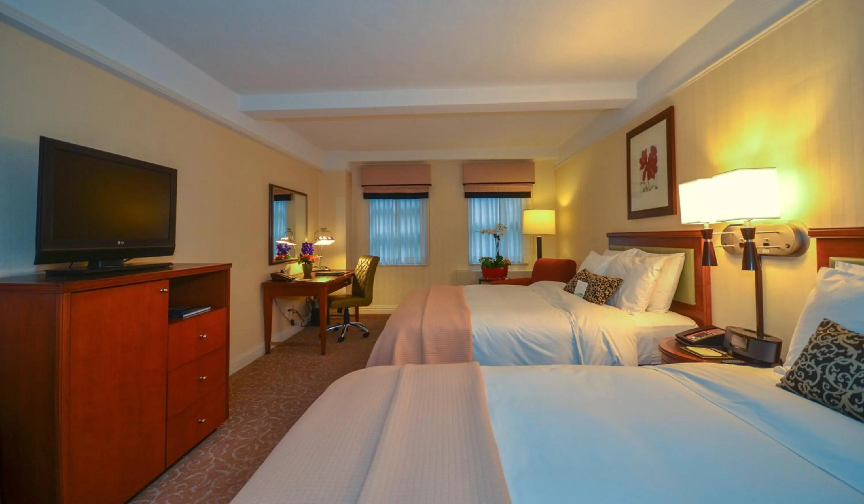 Bedroom, Bed in San Carlos Hotel New York