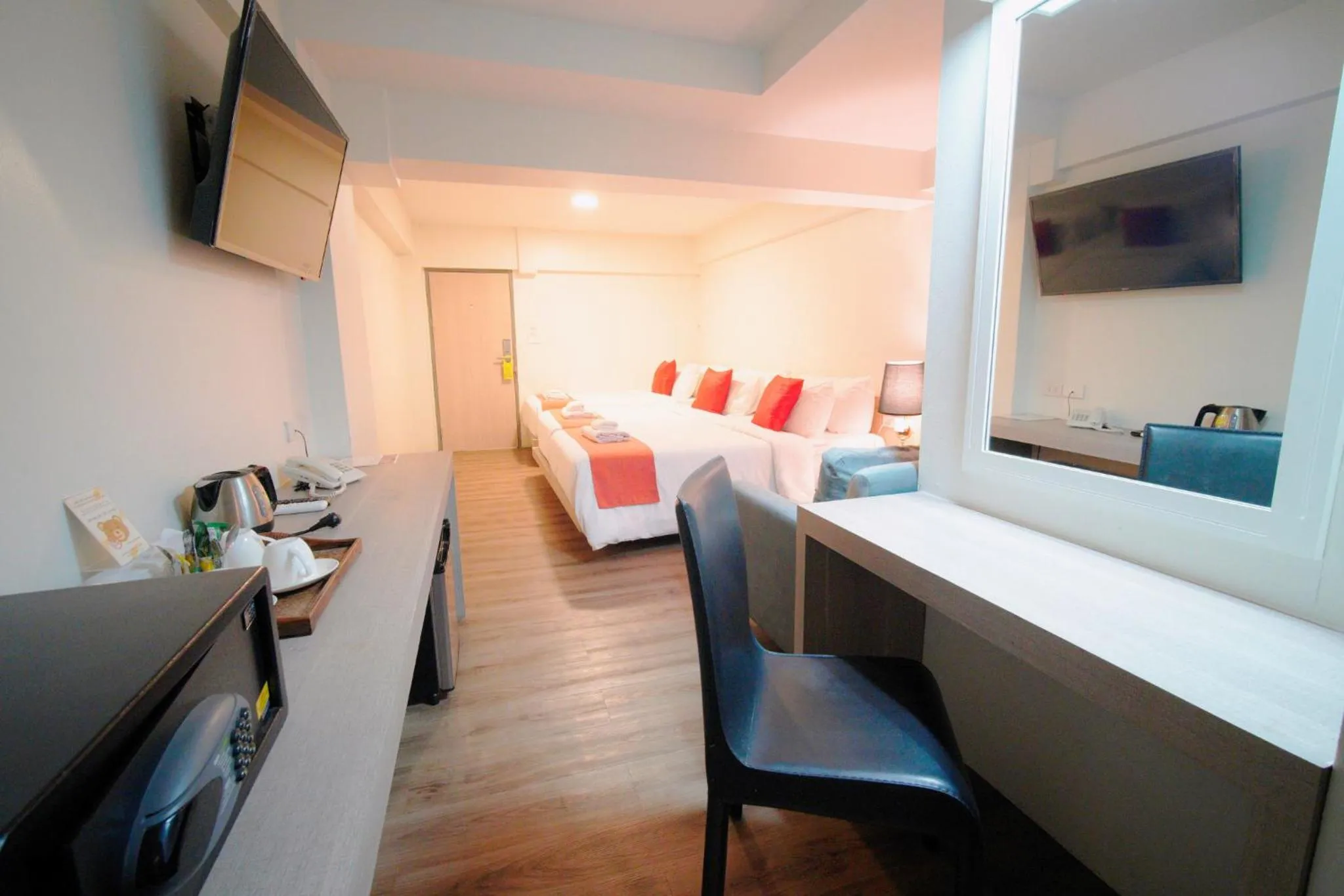 Photo of the whole room, Bed in Wild Orchid Villa Bangkok