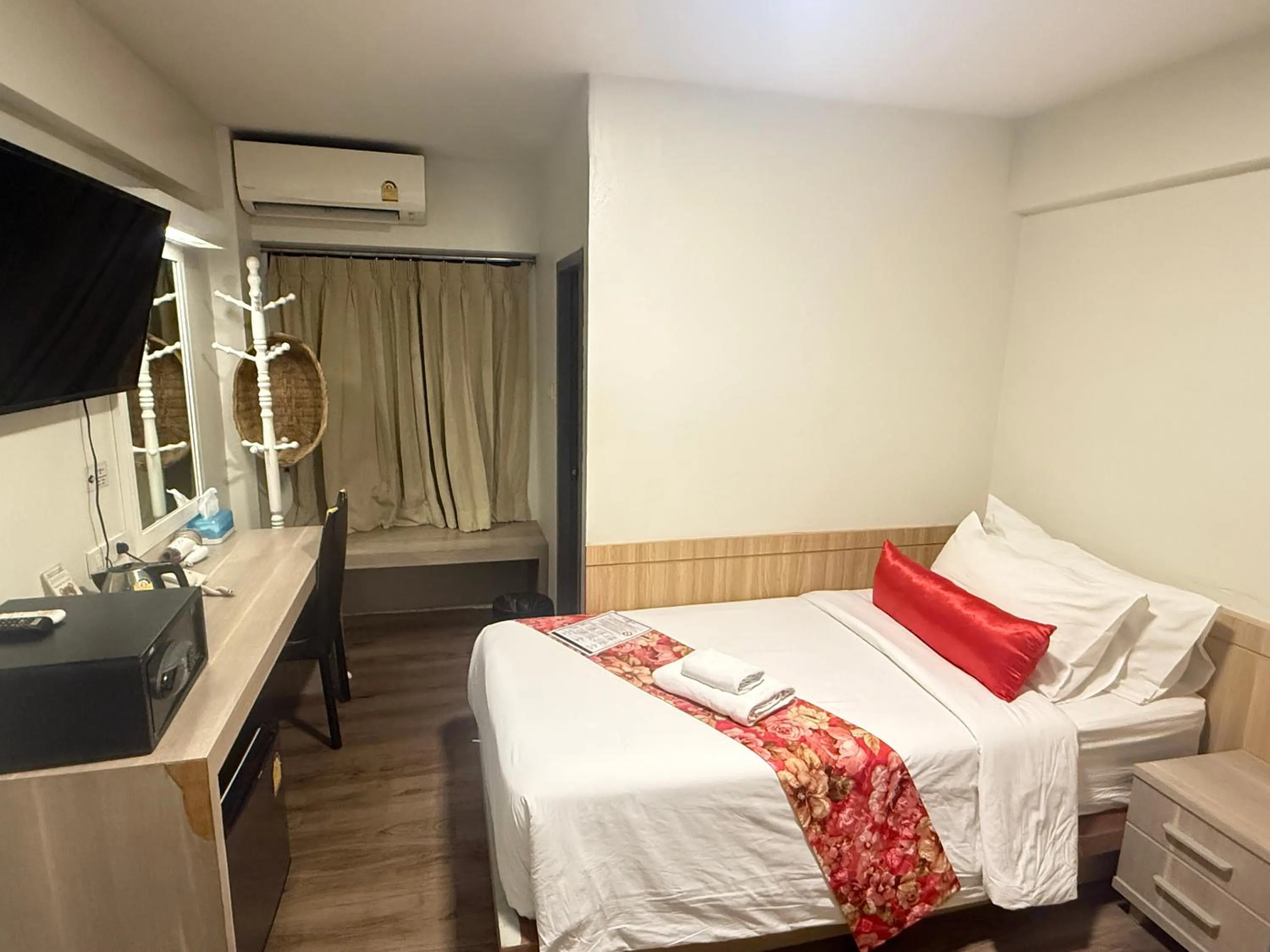 Bed in Wild Orchid Villa Bangkok