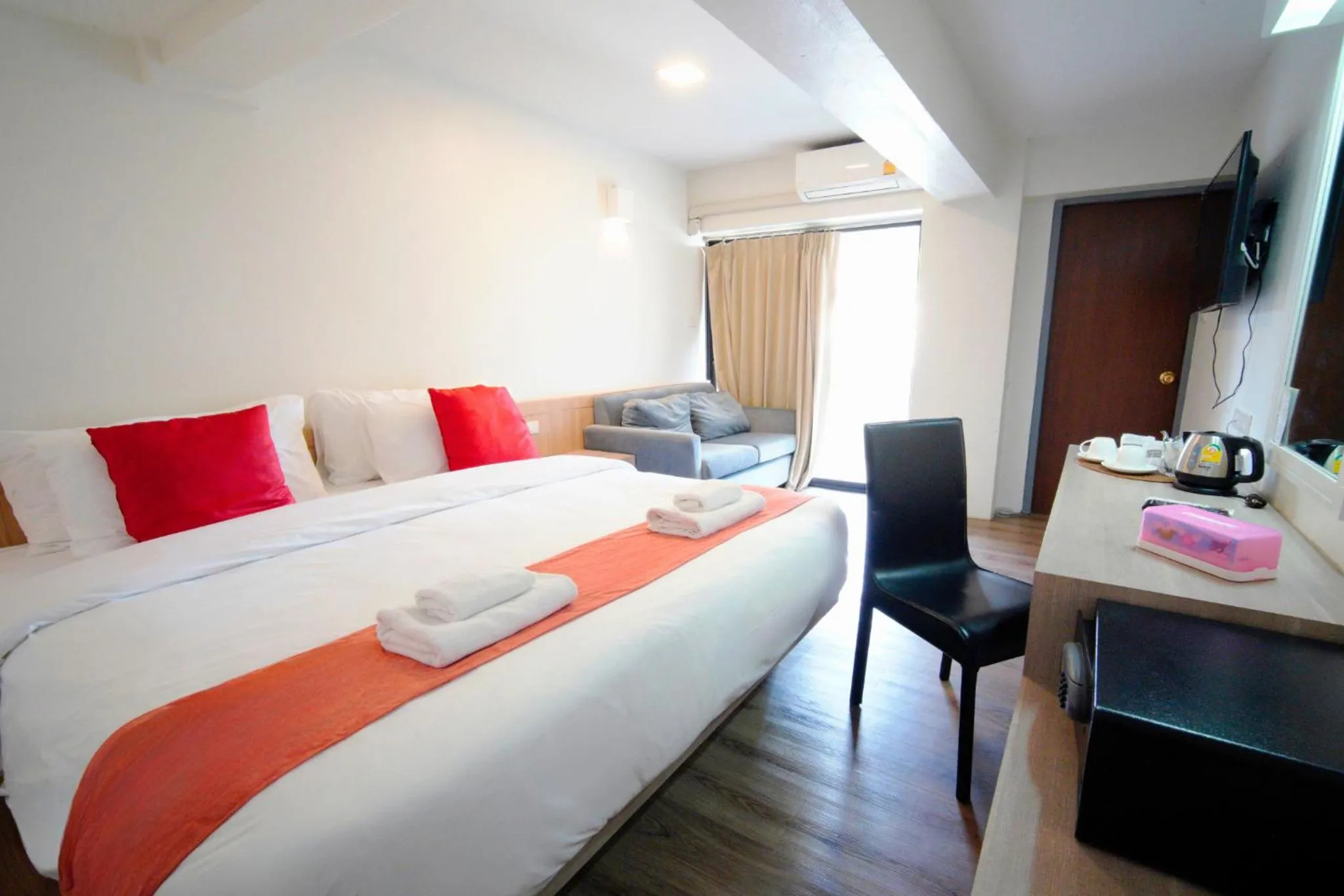 Bedroom, Bed in Wild Orchid Villa Bangkok