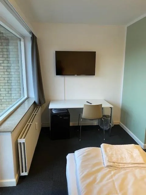 TV and multimedia, Bed in Hotel-B