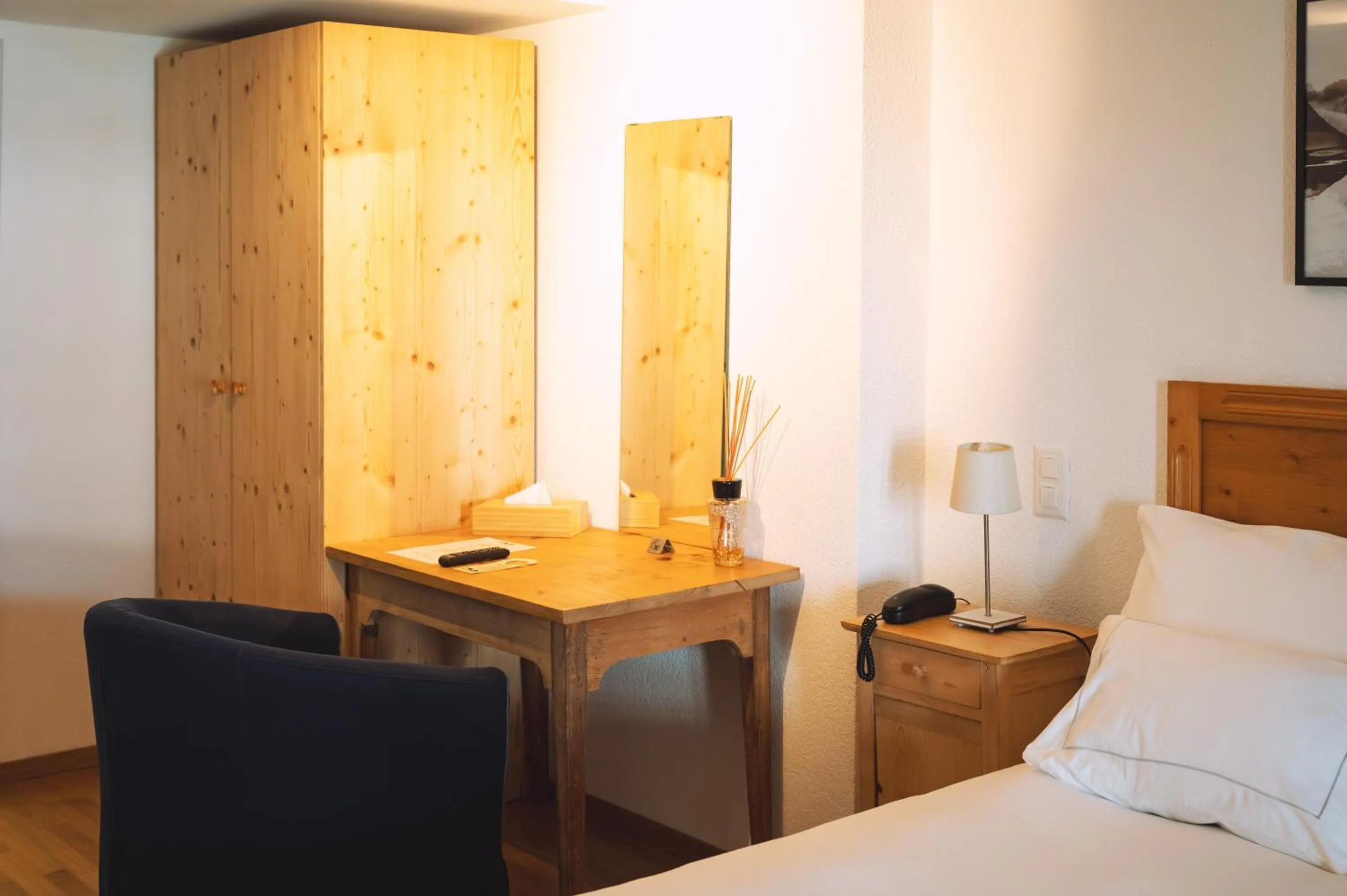 Seating area, Bed in Les Montagnards