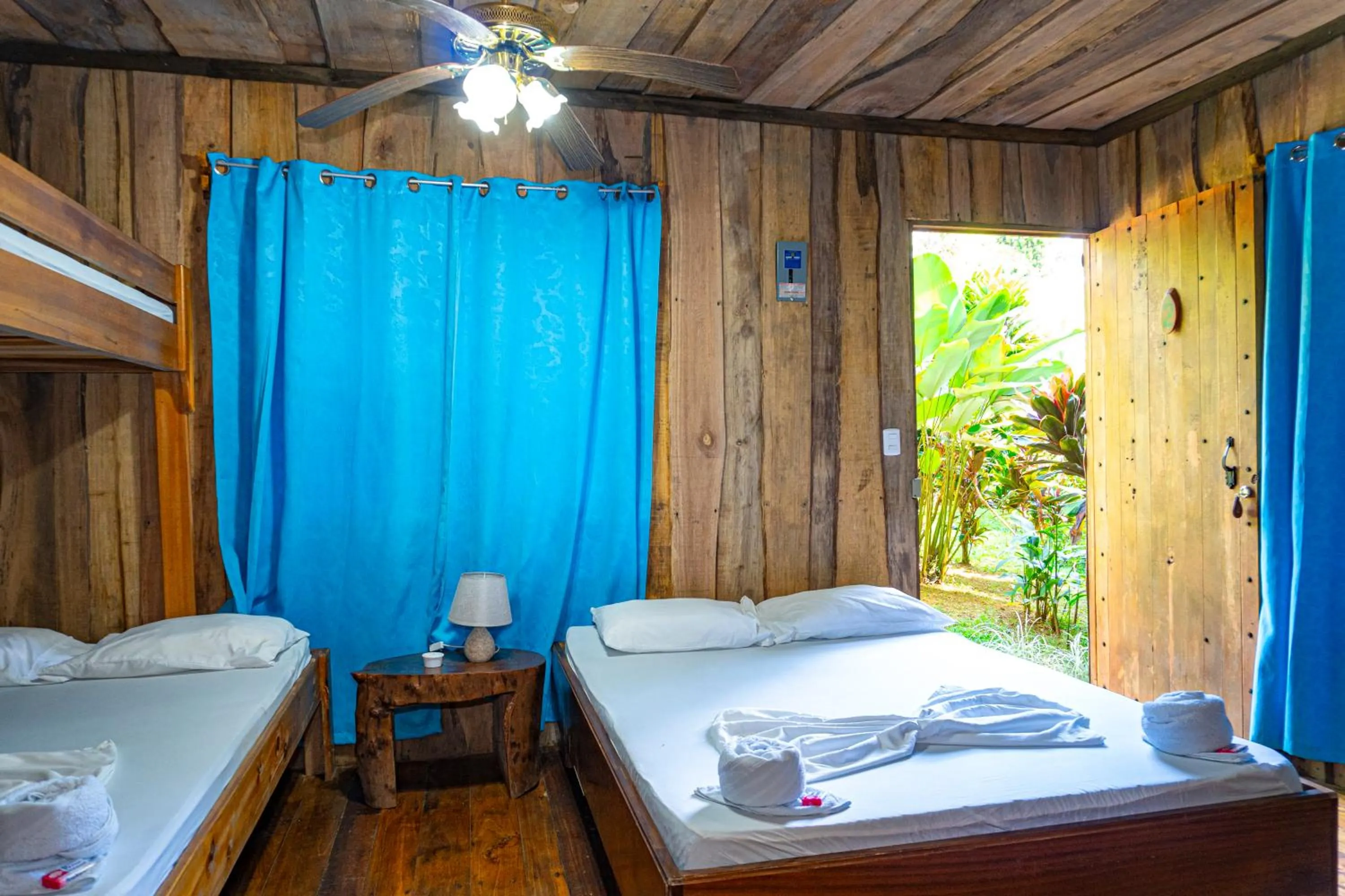 Photo of the whole room, Bed in Citronela Lodge Corcovado